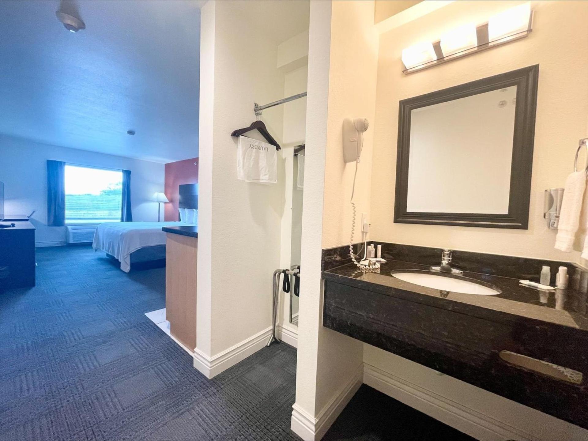 FairBridge Inn & Suites Cuero photo 27