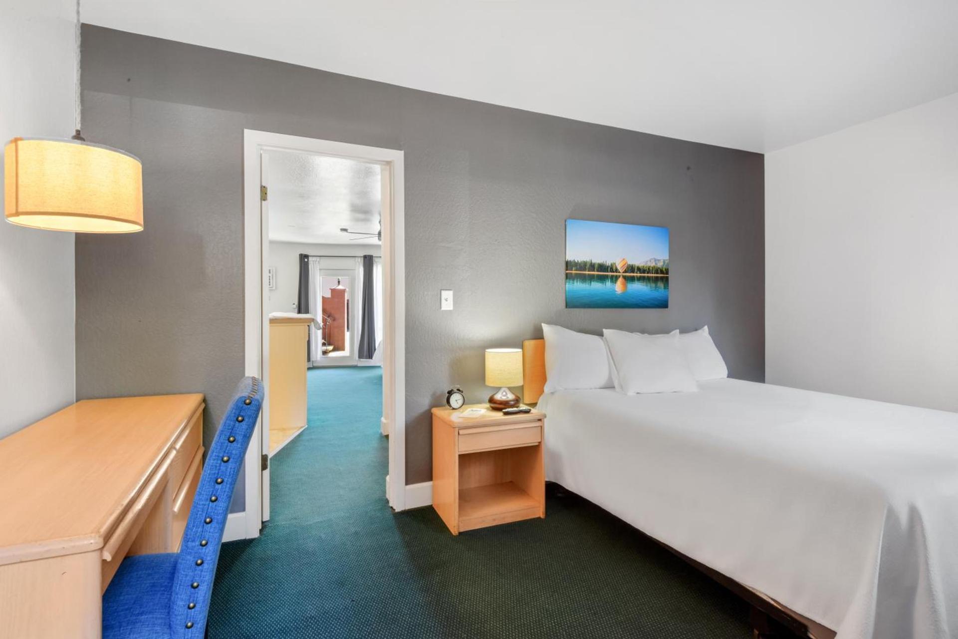 Crown Motel photo 39