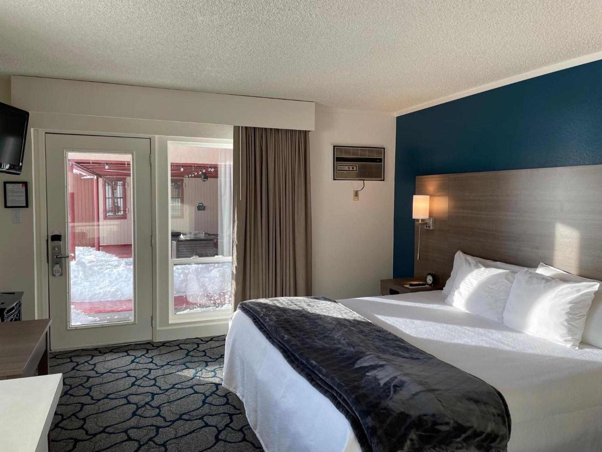 Crown Motel photo 53