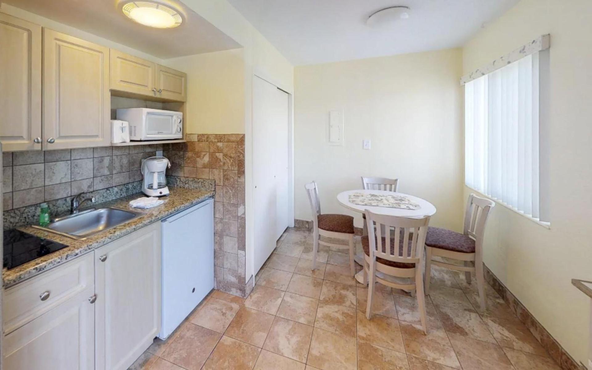 Page Terrace Beachfront Hotel photo 32