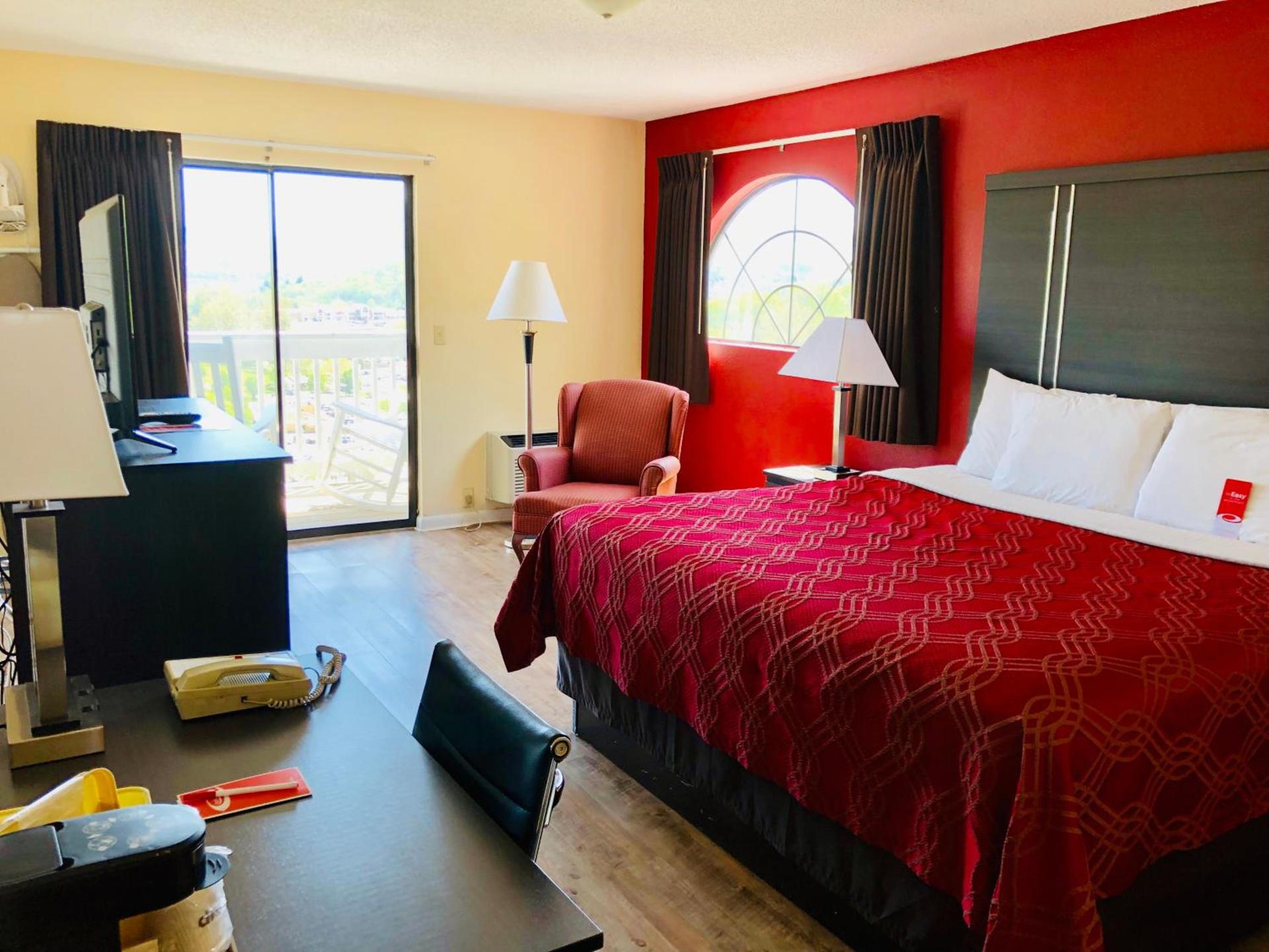 Econo Lodge Waynesville photo 30