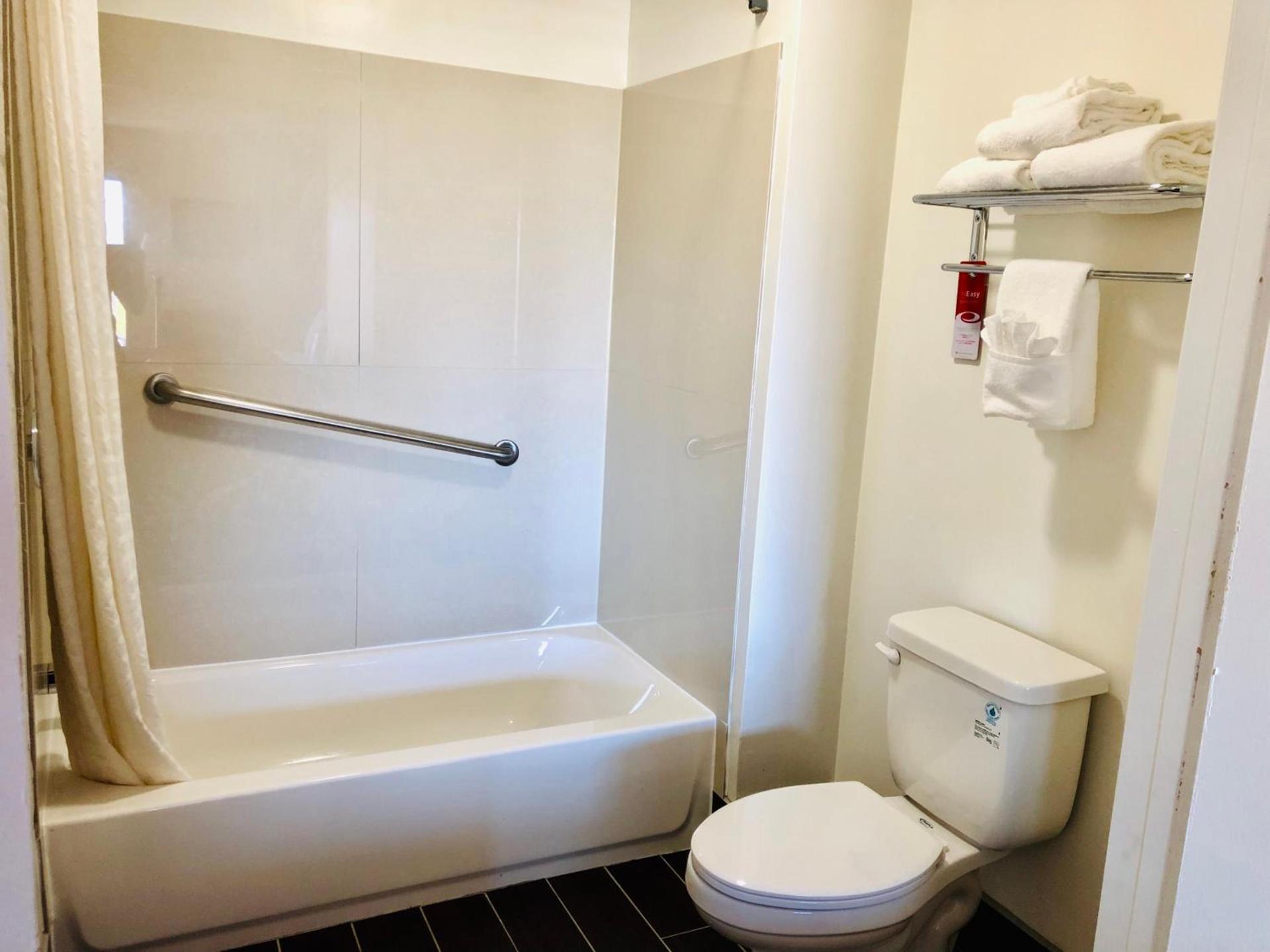 Econo Lodge Waynesville photo 32