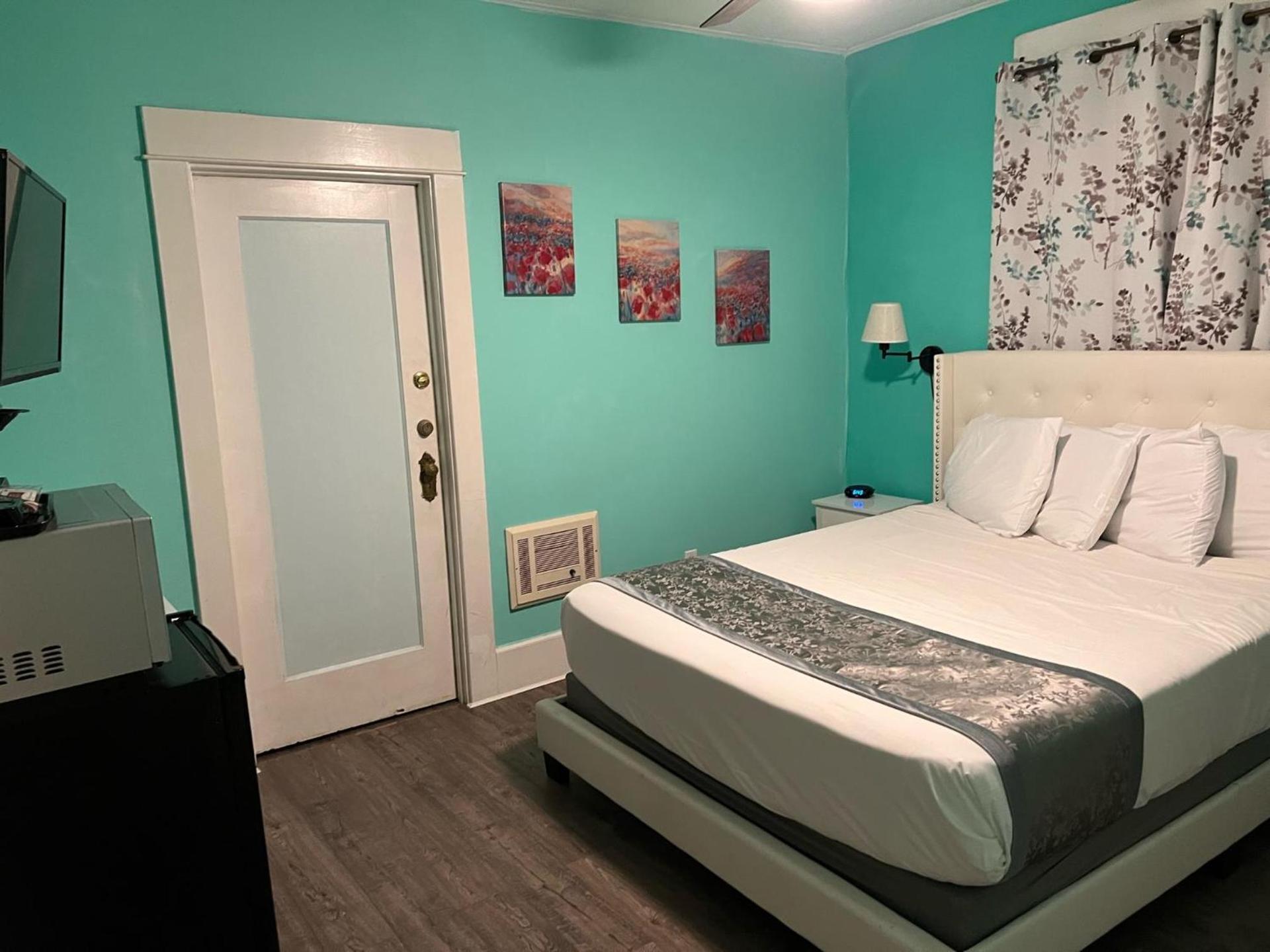 Americas Best Value Inn Royal Carriage photo 25