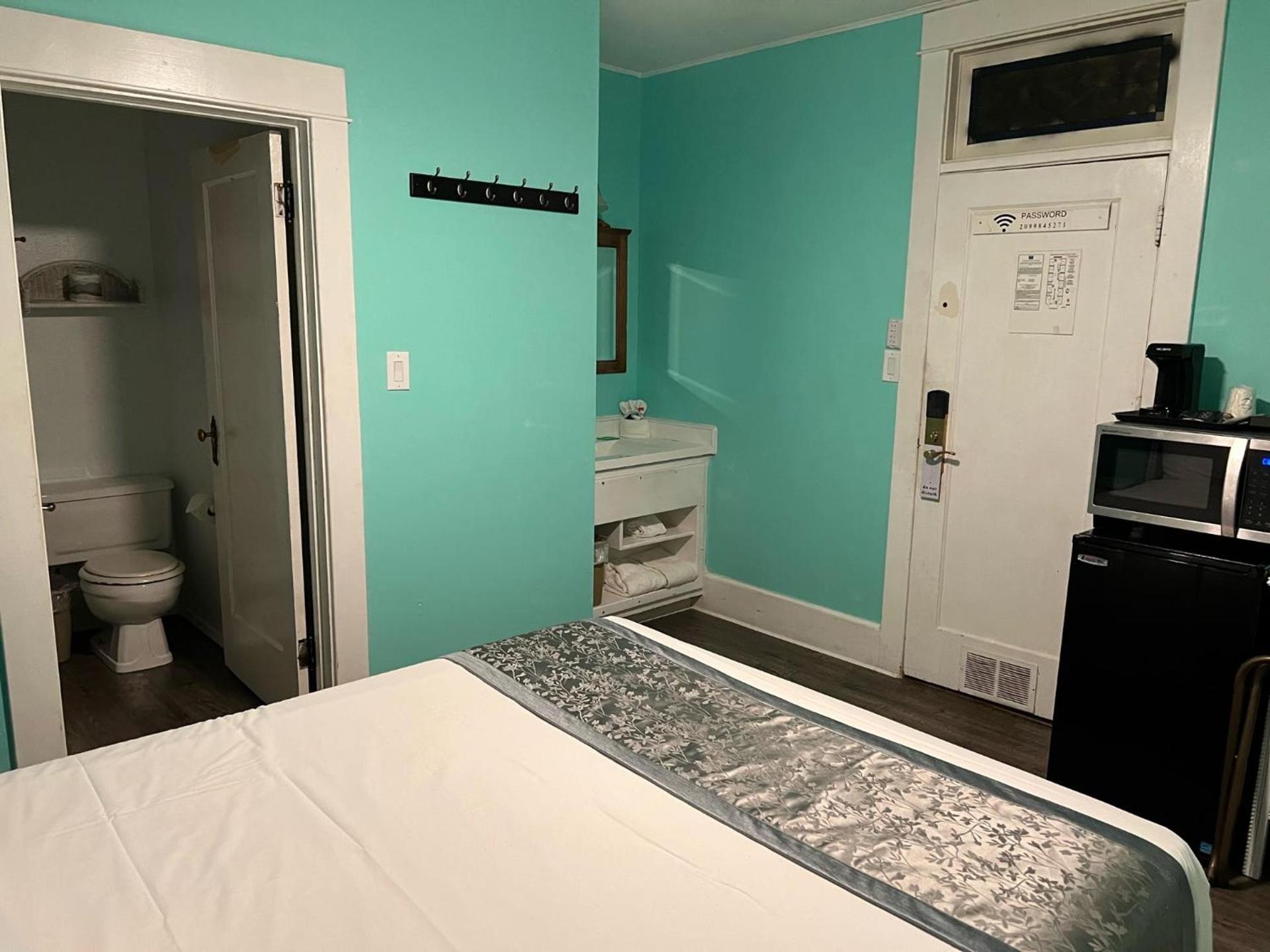 Americas Best Value Inn Royal Carriage photo 26