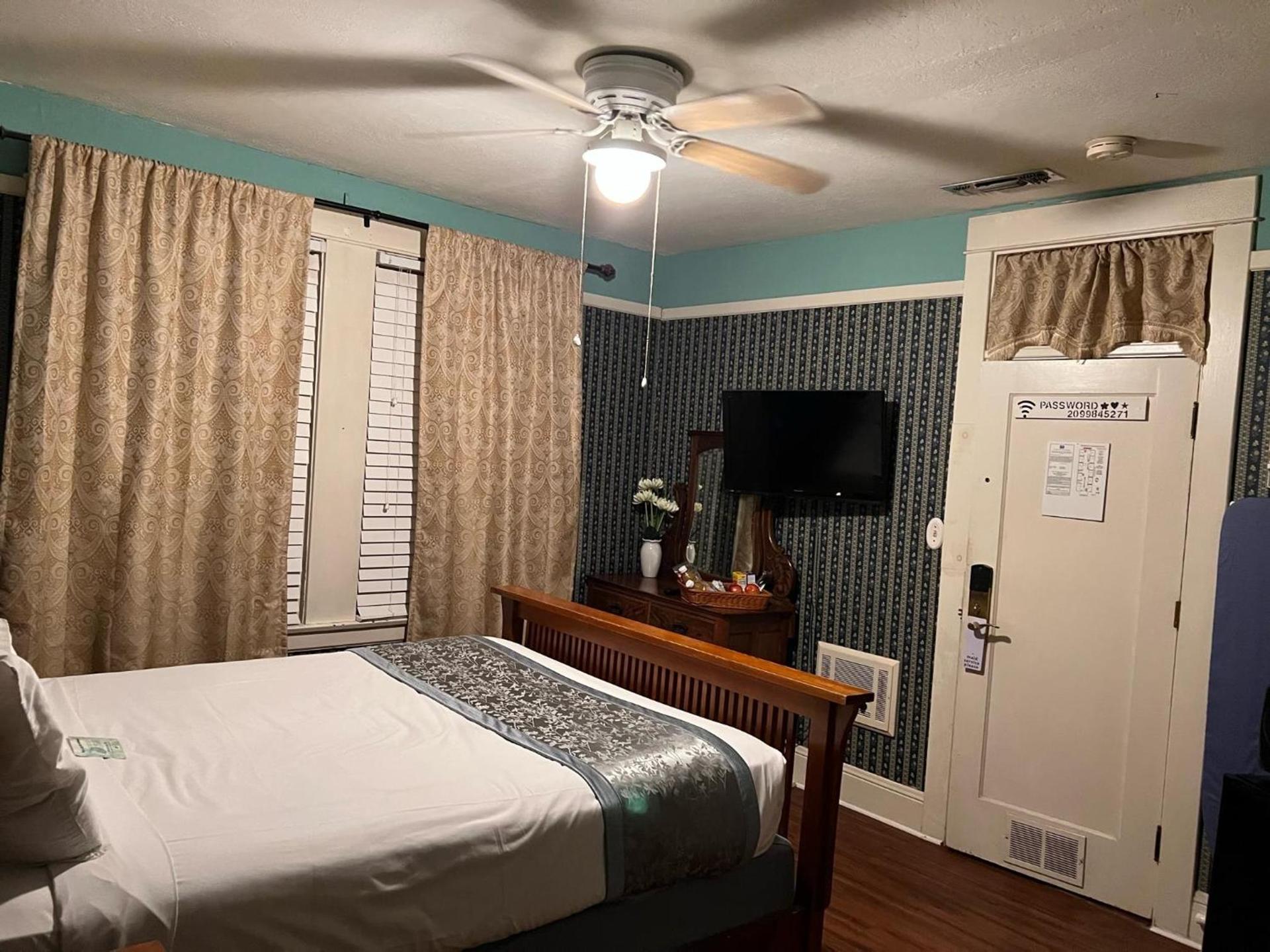 Americas Best Value Inn Royal Carriage photo 45
