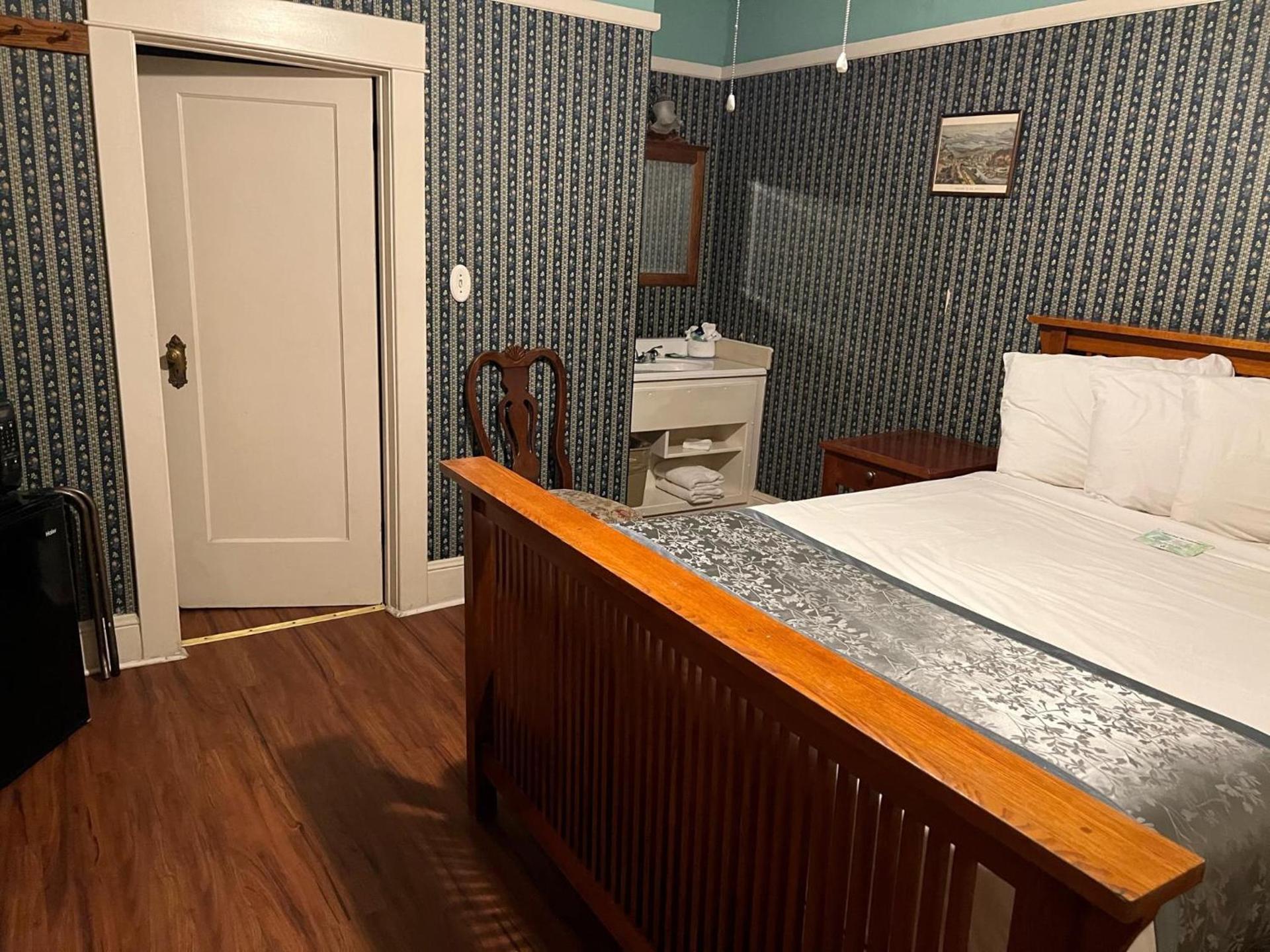Americas Best Value Inn Royal Carriage photo 46
