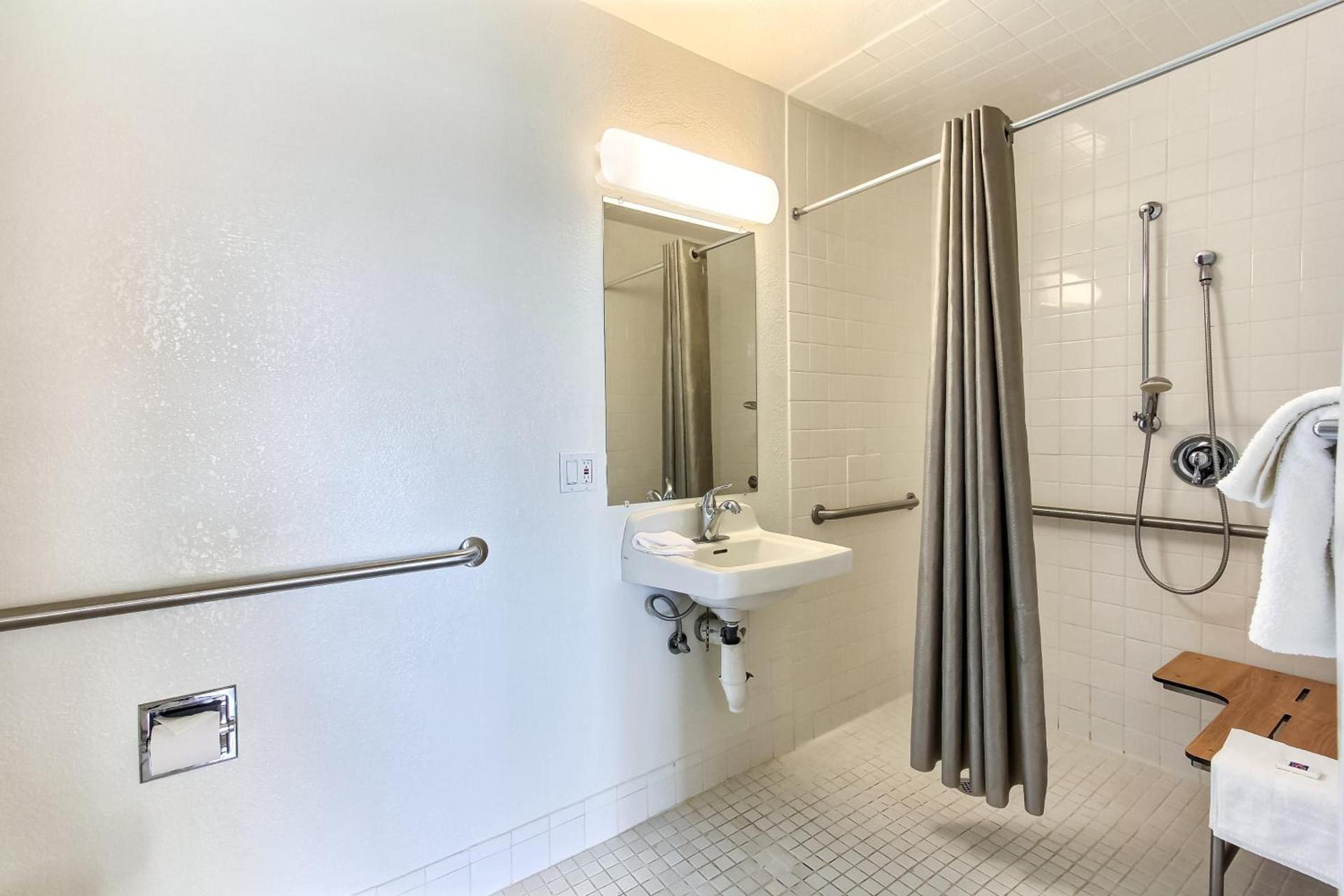 Hotel B5 -Watsonville photo 33