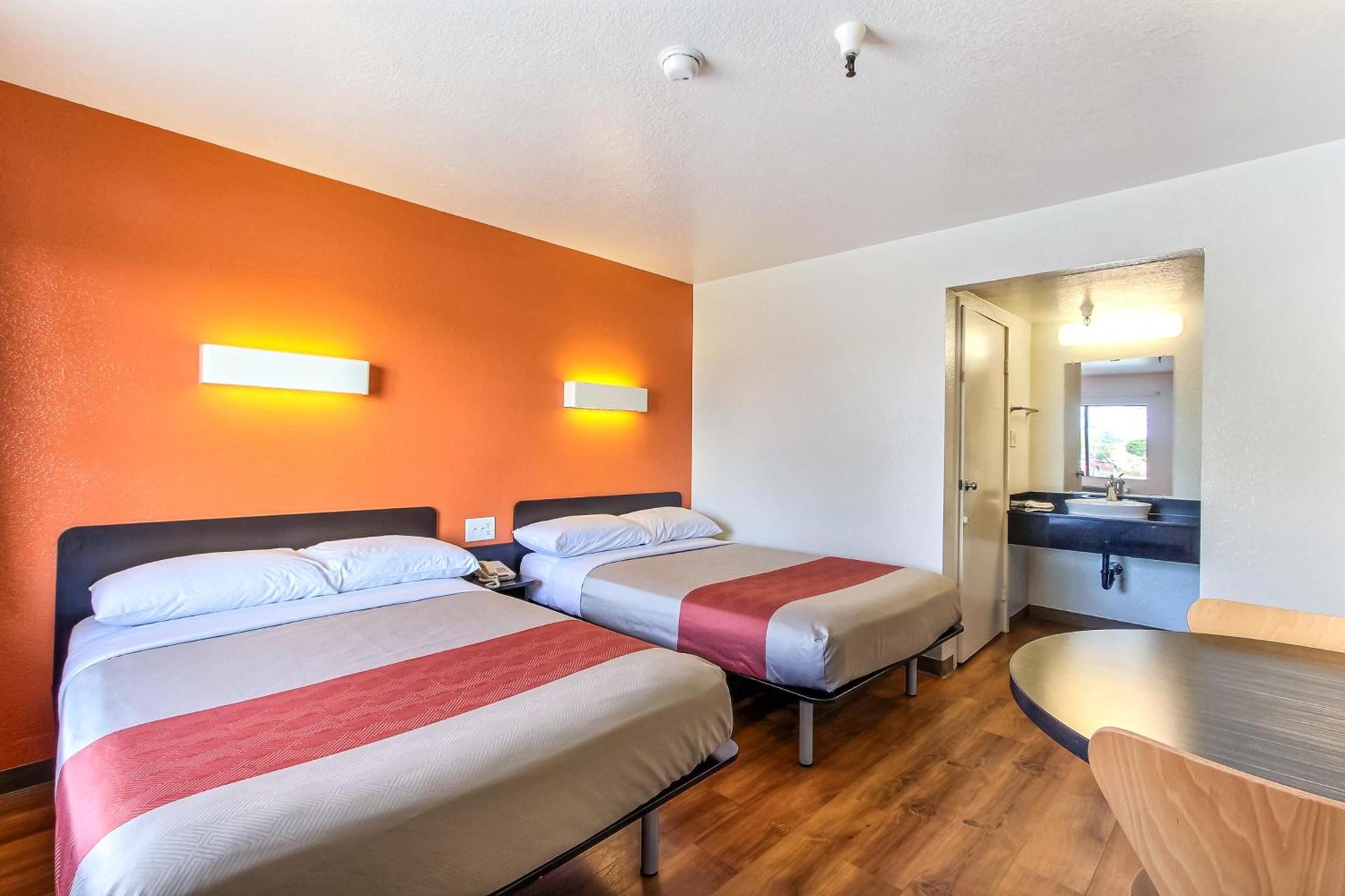 Hotel B5 -Watsonville photo 31