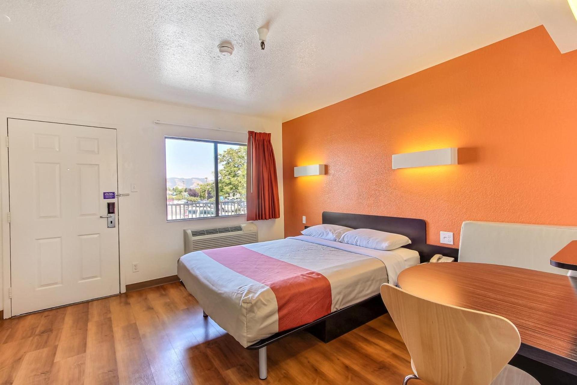 Hotel B5 -Watsonville photo 37