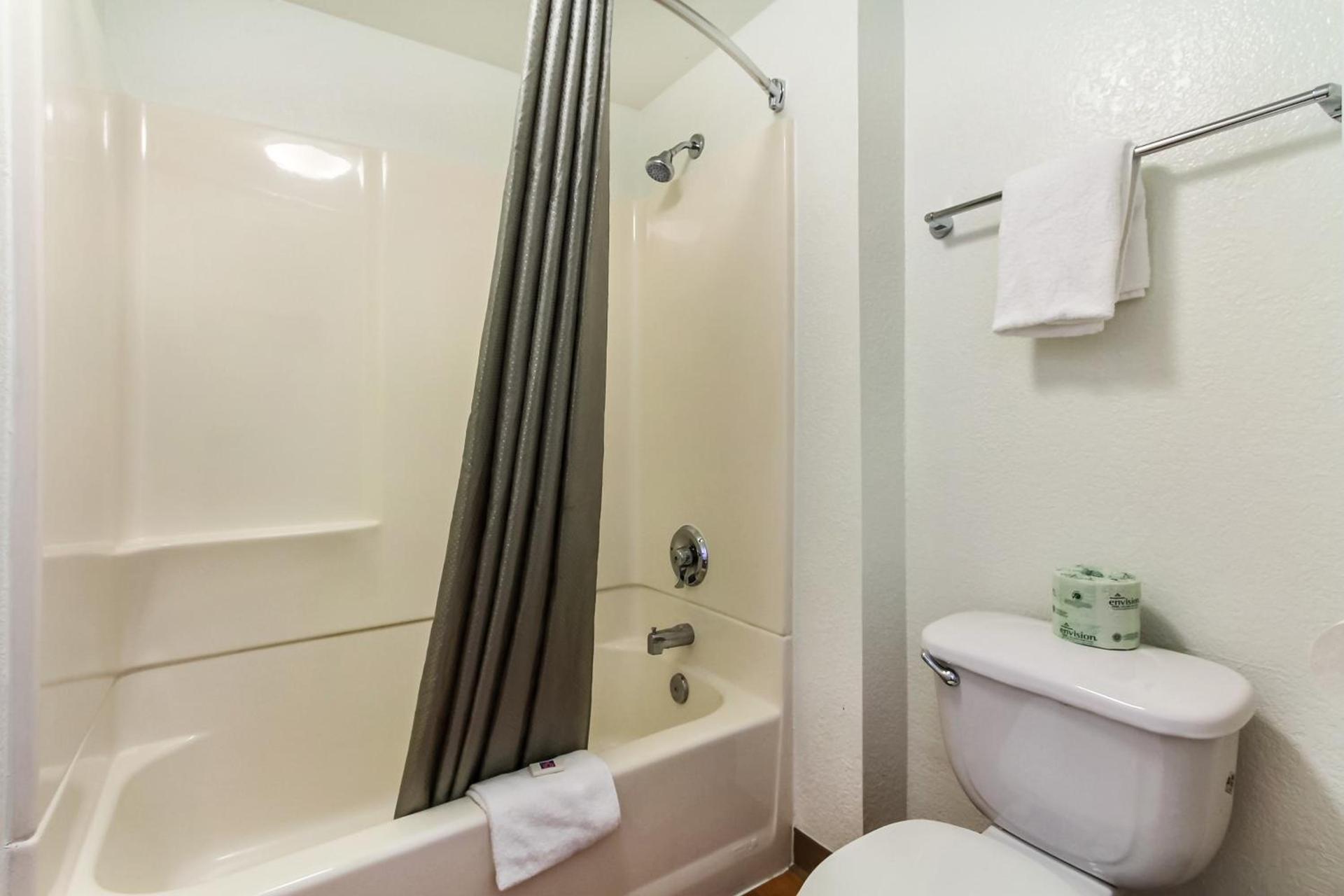 Hotel B5 -Watsonville photo 28