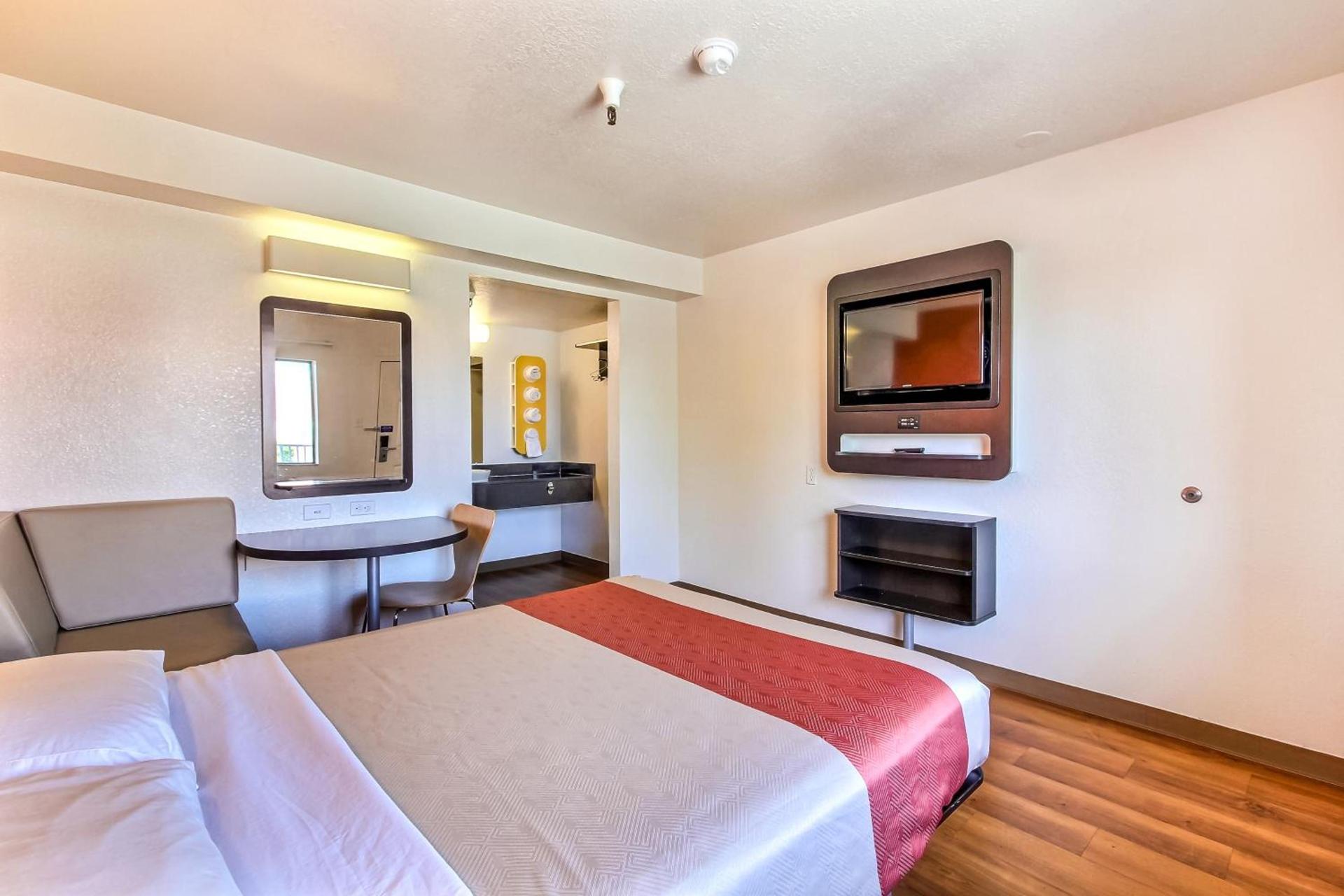 Hotel B5 -Watsonville photo 39