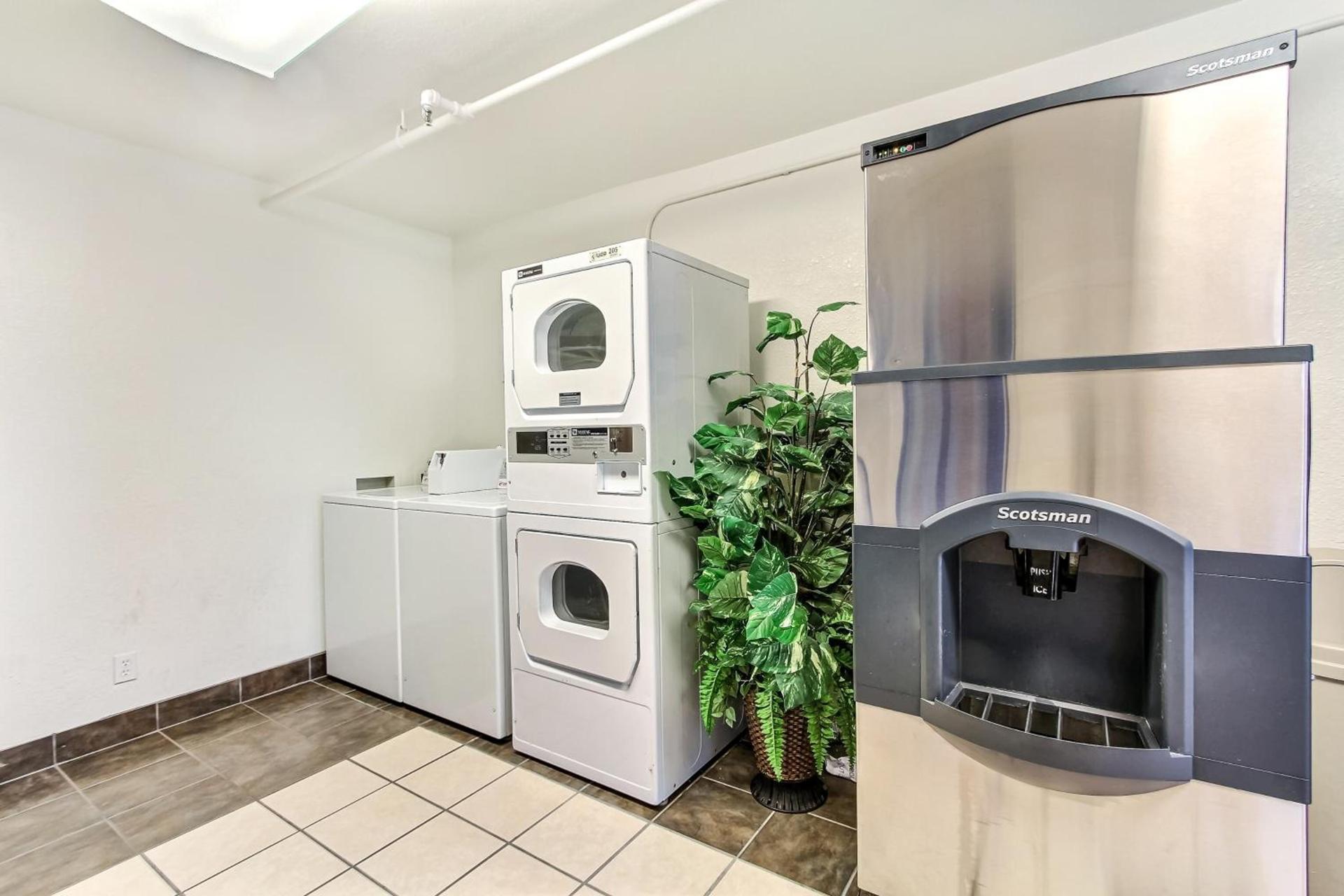 Hotel B5 -Watsonville photo 24