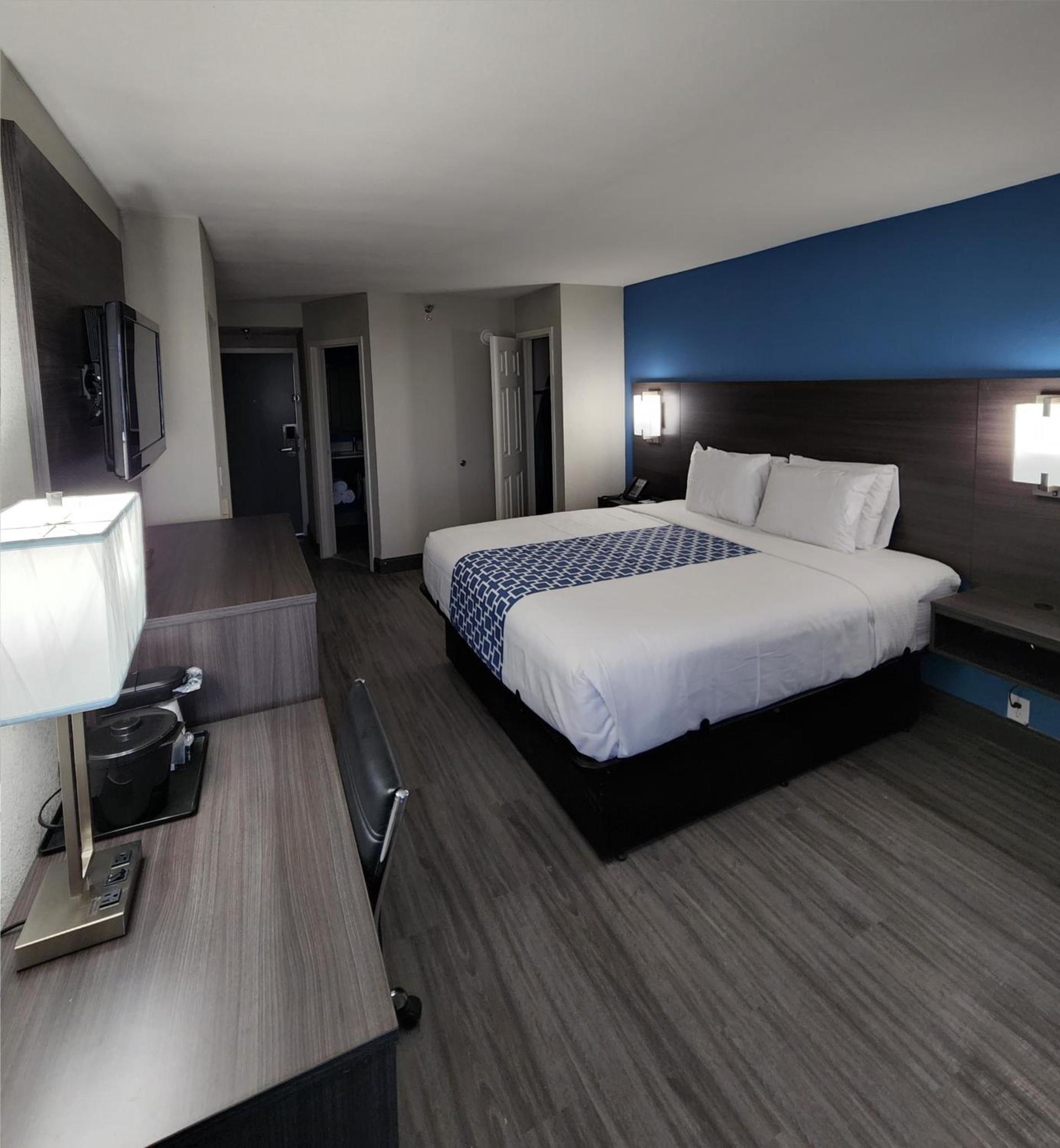 La Quinta by Wyndham Houston Stafford Sugarland photo 4