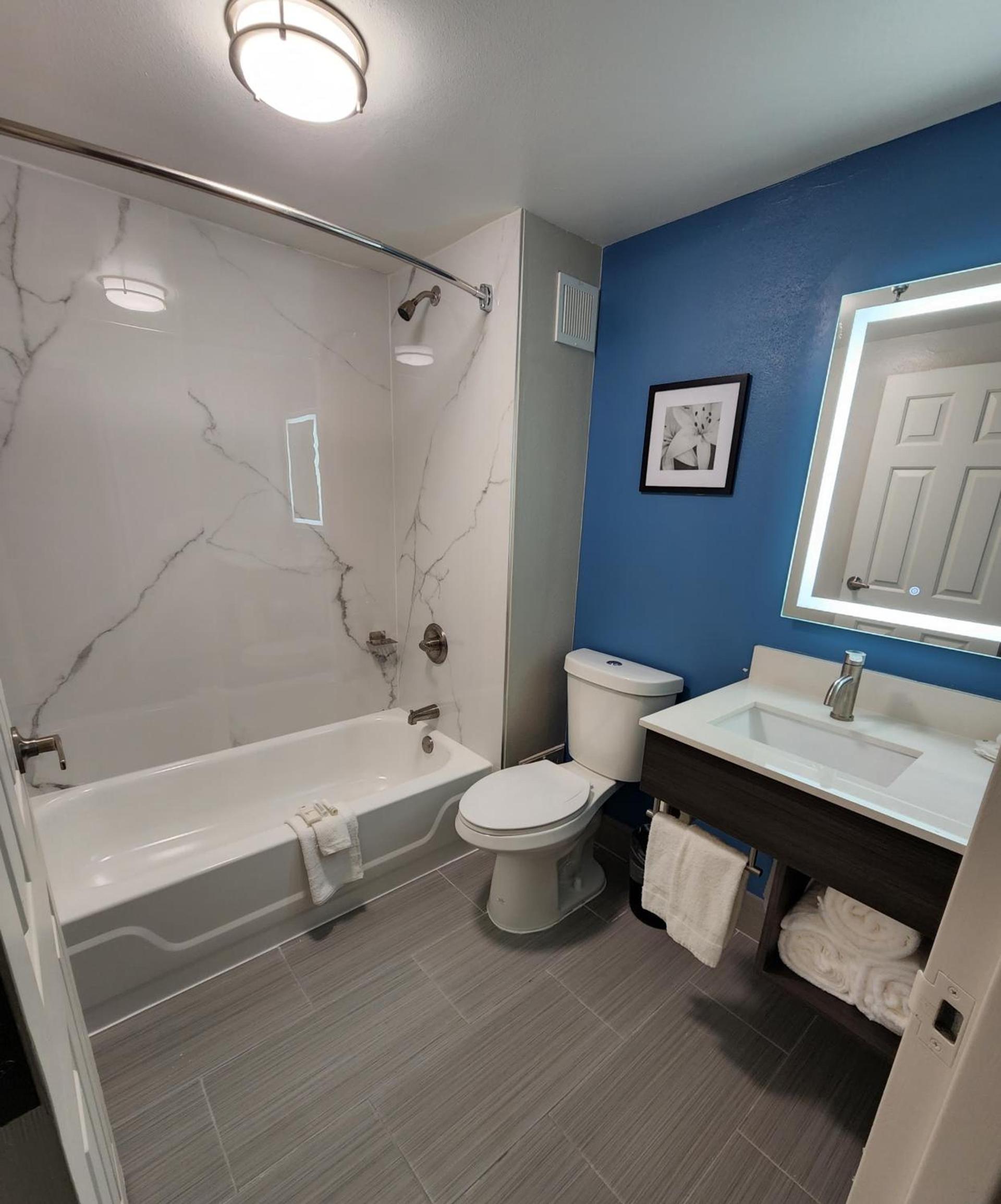 La Quinta by Wyndham Houston Stafford Sugarland photo 9