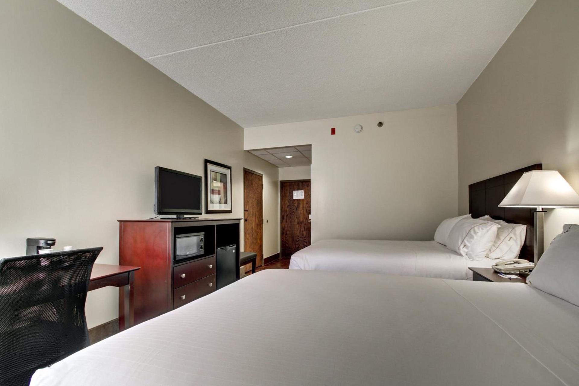 Holiday Inn Express Marshfield - Springfield Area by IHG photo 9