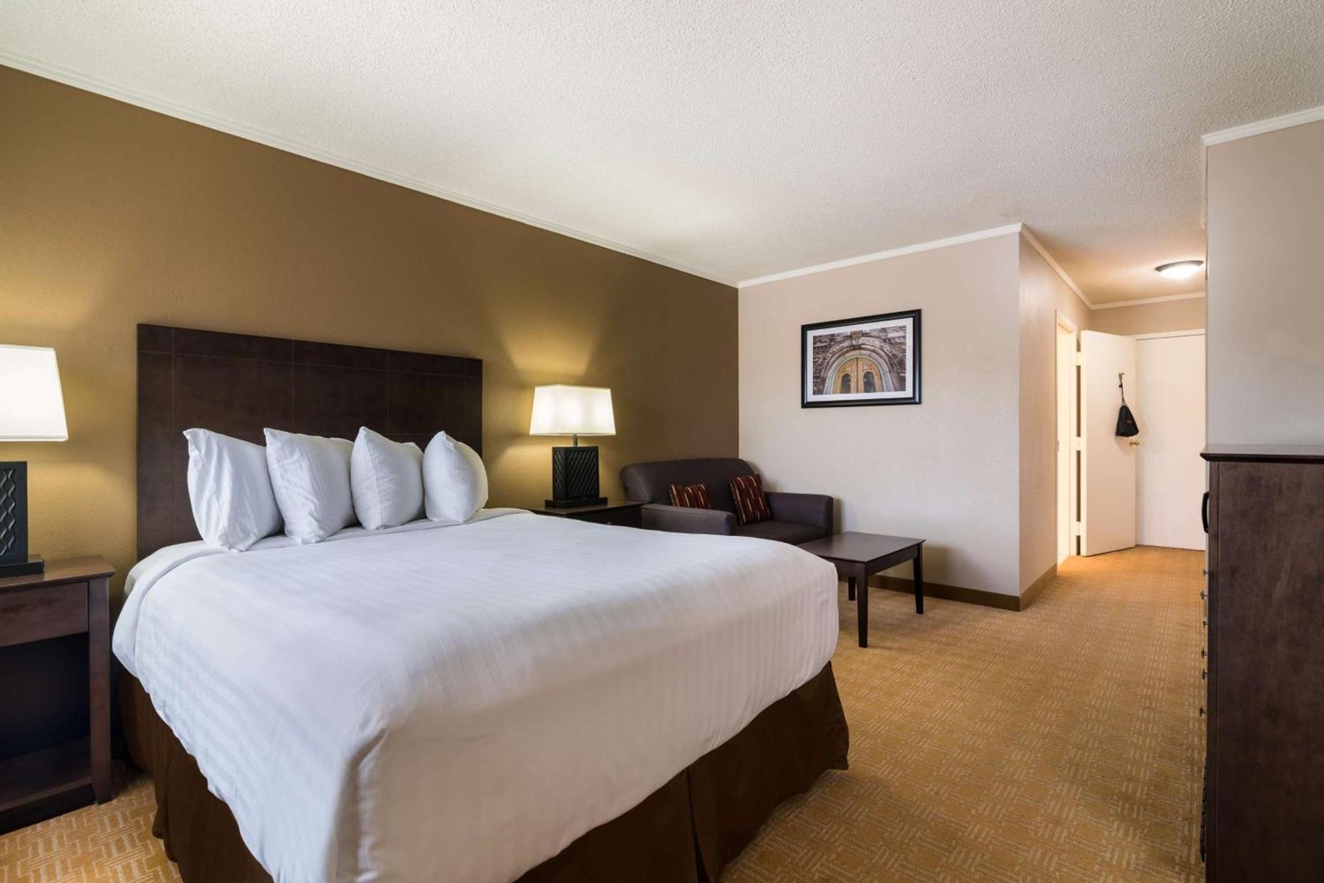 Best Western University Inn photo 12
