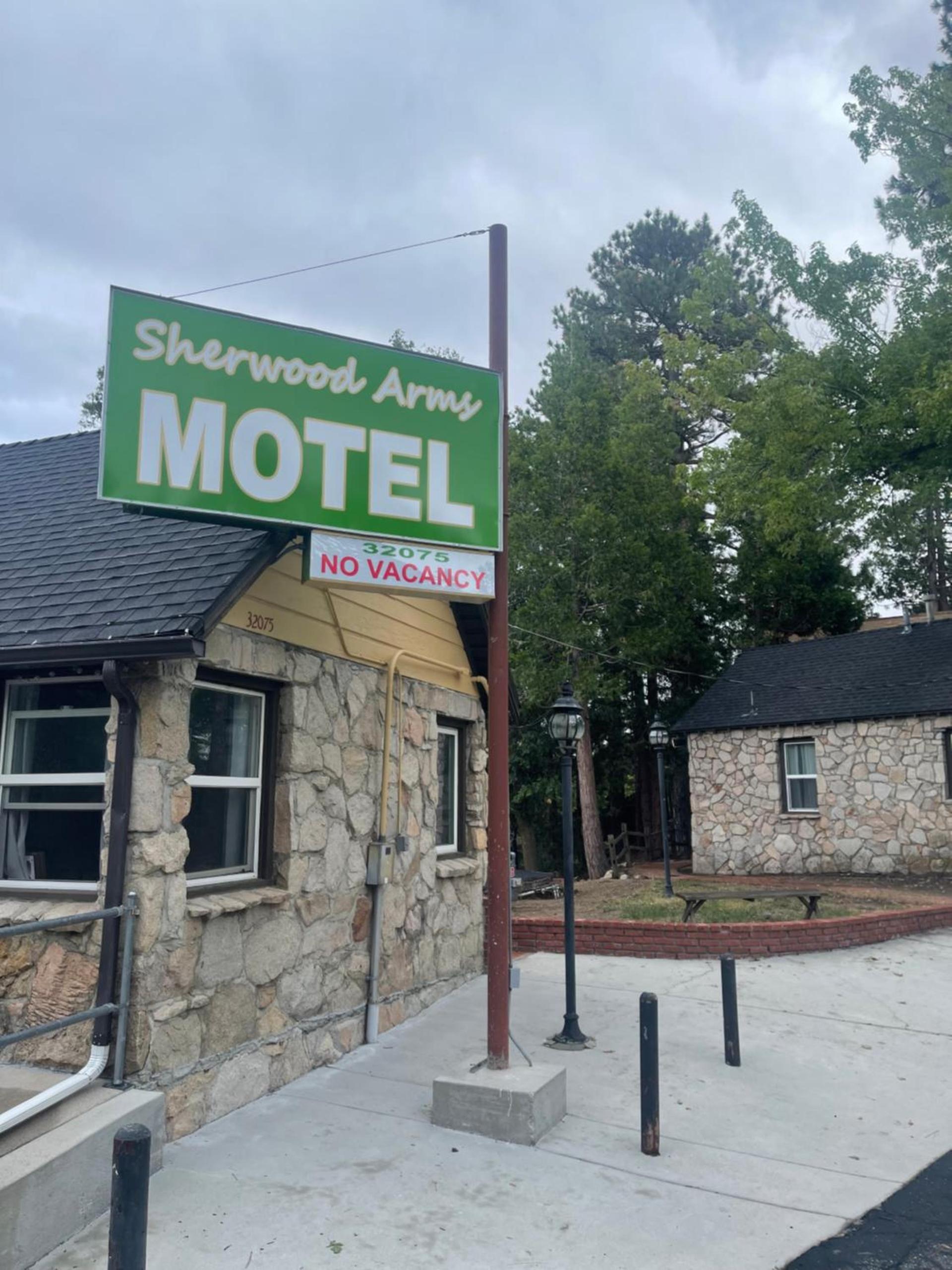 Sherwood Arms Motel photo 1