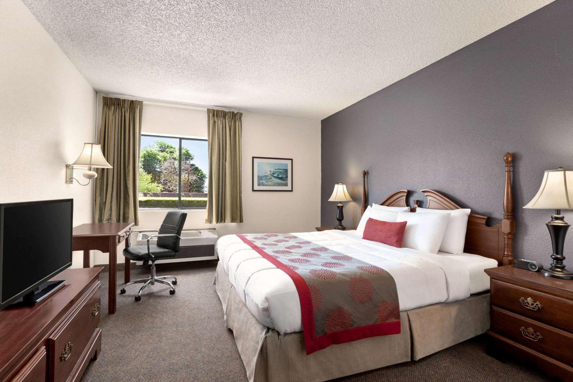 Ramada by Wyndham Arcata photo 3