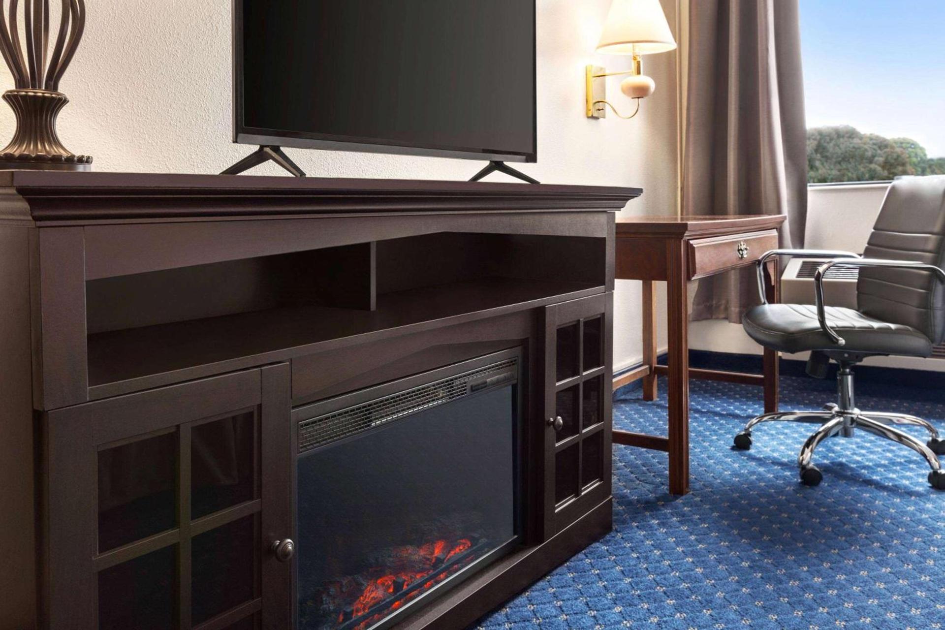 Ramada by Wyndham Arcata photo 8