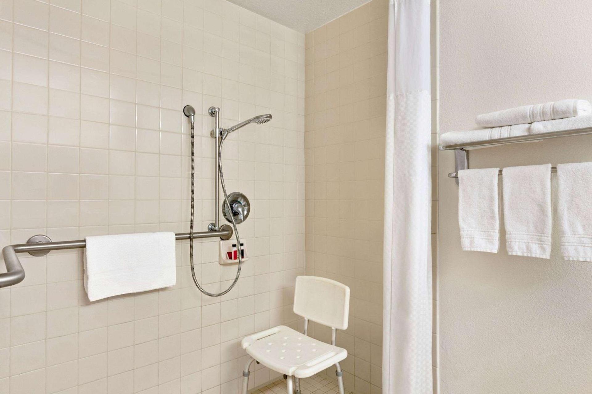 Ramada by Wyndham Arcata photo 13