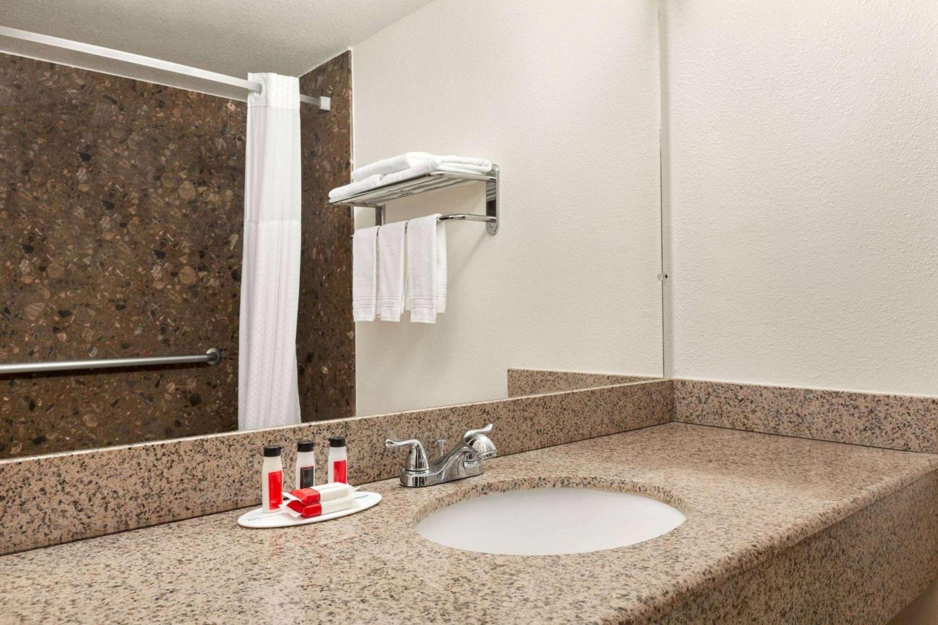 Ramada by Wyndham Arcata photo 12
