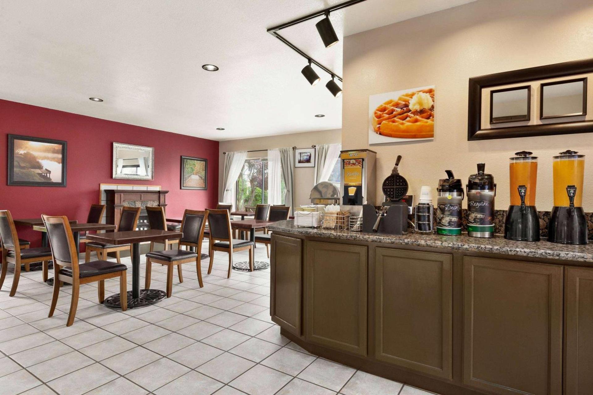 Ramada by Wyndham Arcata photo 15