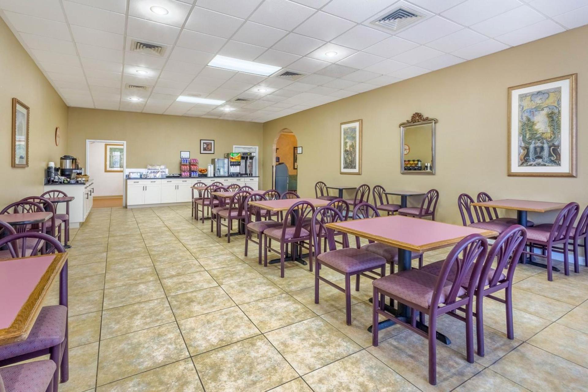 Howard Johnson by Wyndham Lakeland photo 10
