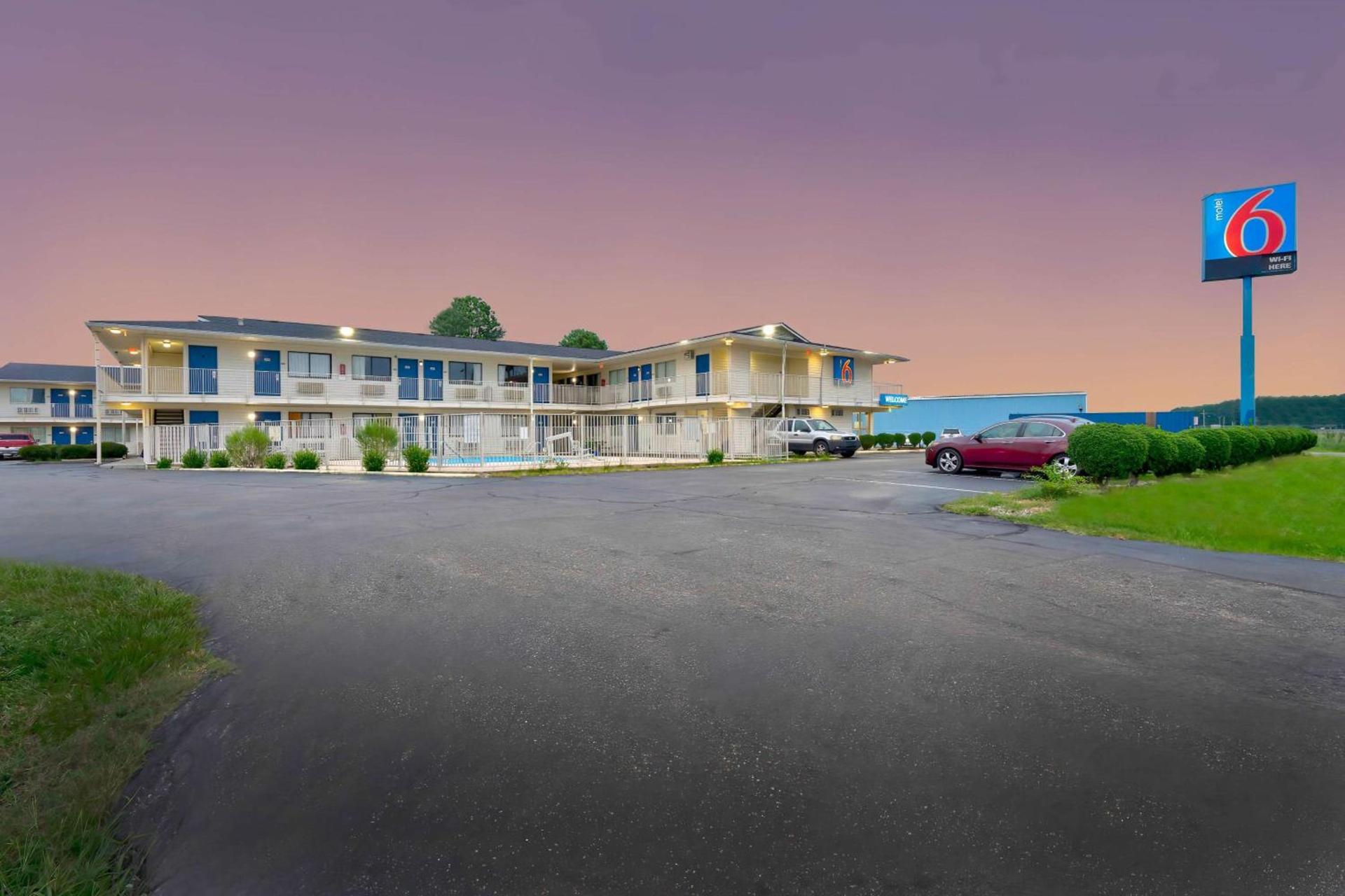 Motel 6-Lumberton, NC photo 2