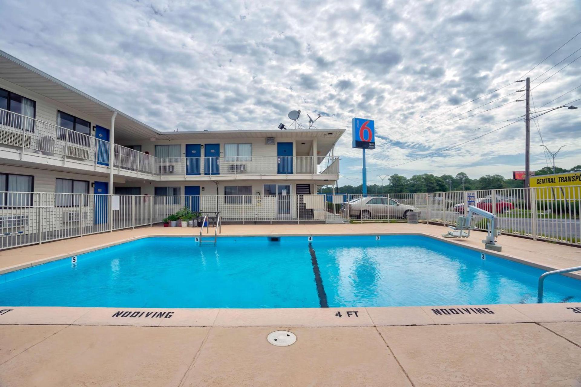 Motel 6-Lumberton, NC photo 5