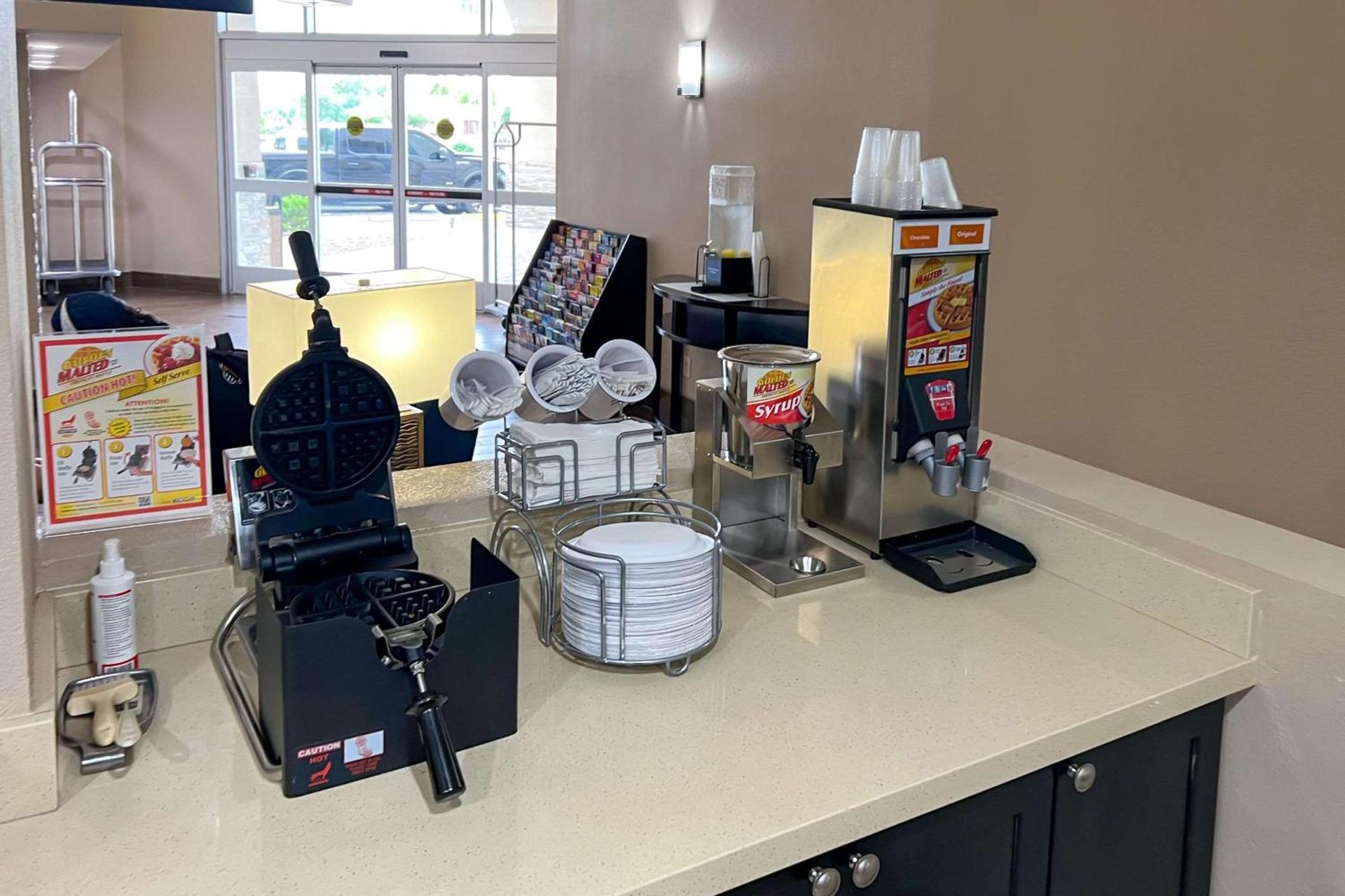 Comfort Inn & Suites Surprise Near Sun City West photo 67