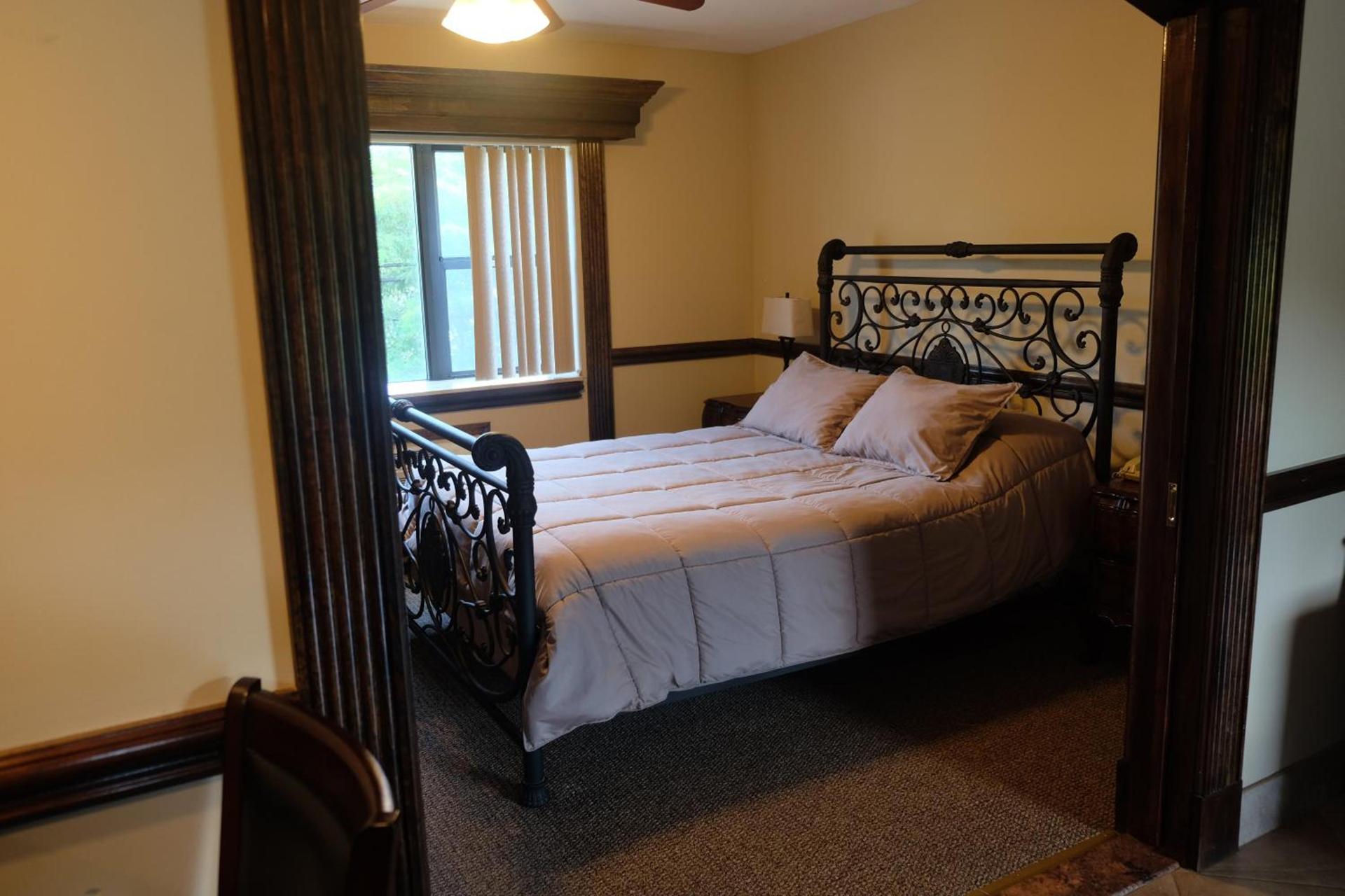 Chalet Inn & Suites photo 20