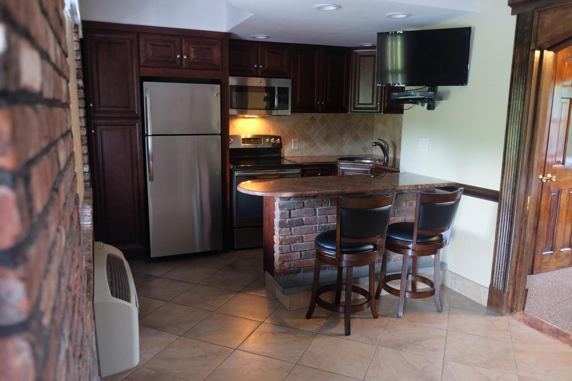 Chalet Inn & Suites photo 21