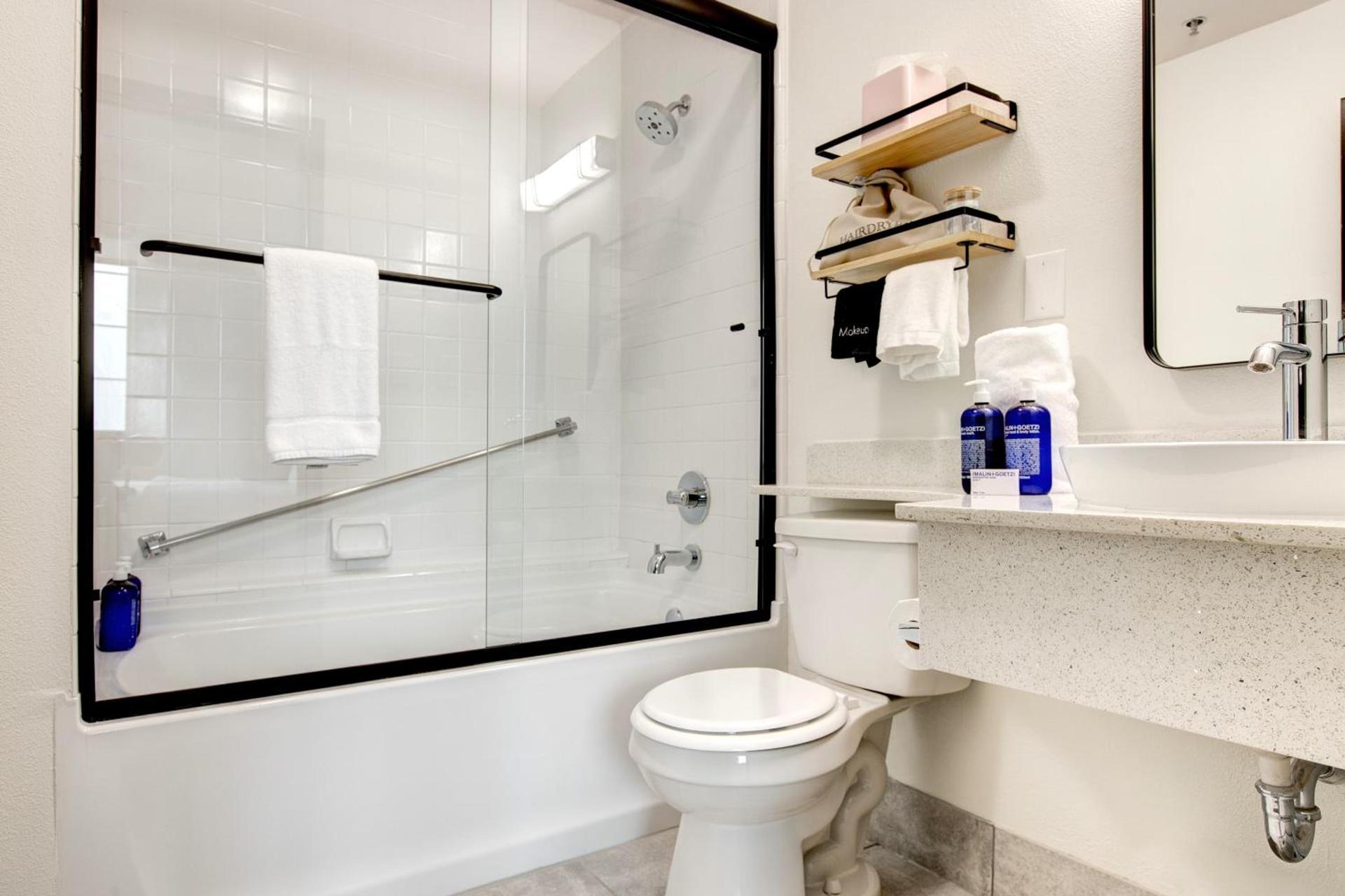 Elwood Hotel & Suites photo 24