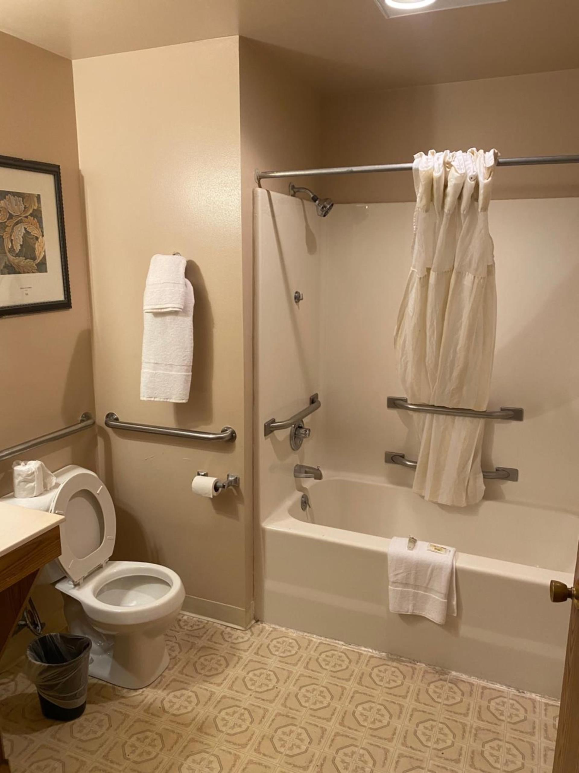 Malibu Inn photo 6
