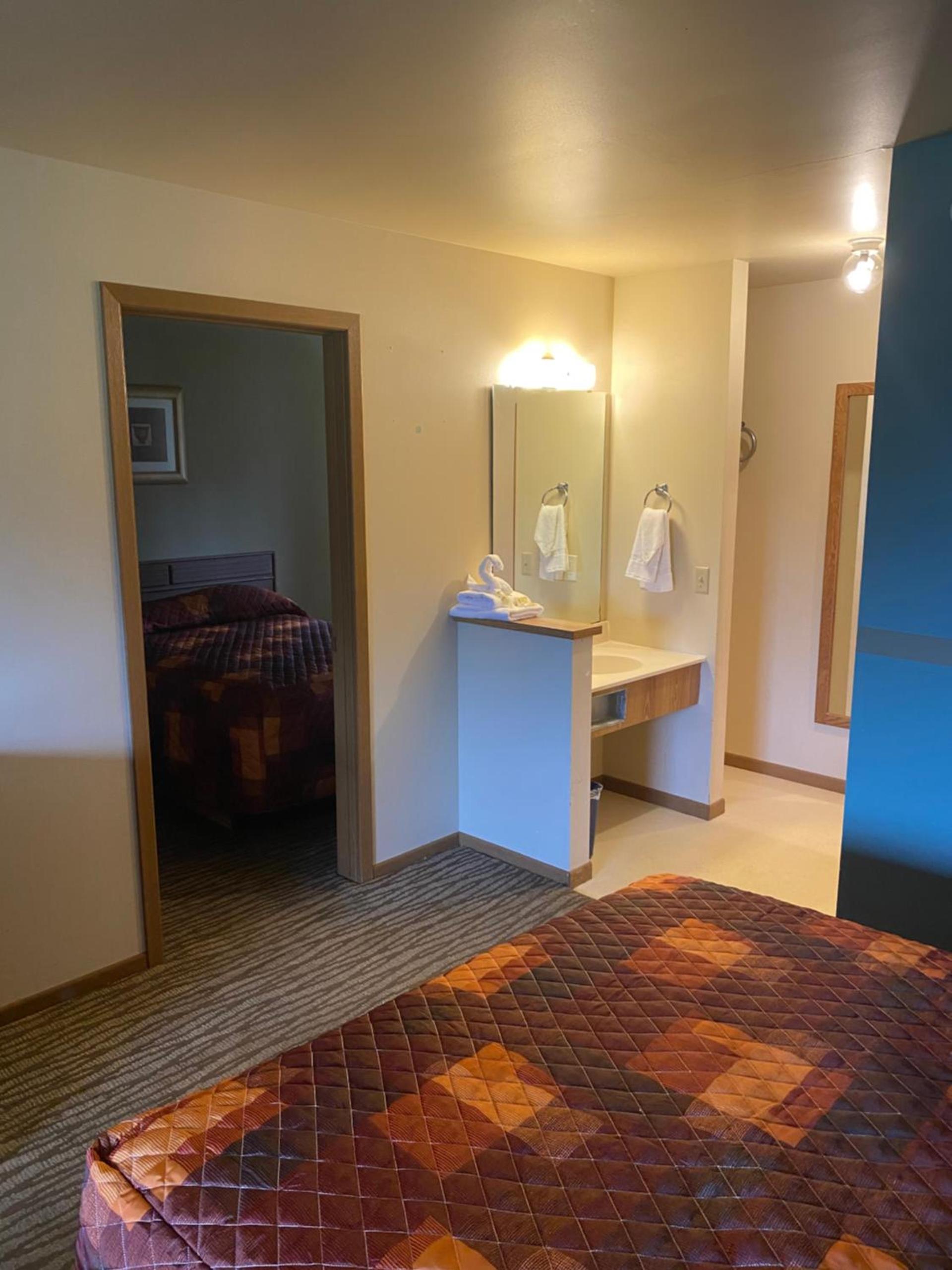 Malibu Inn photo 18