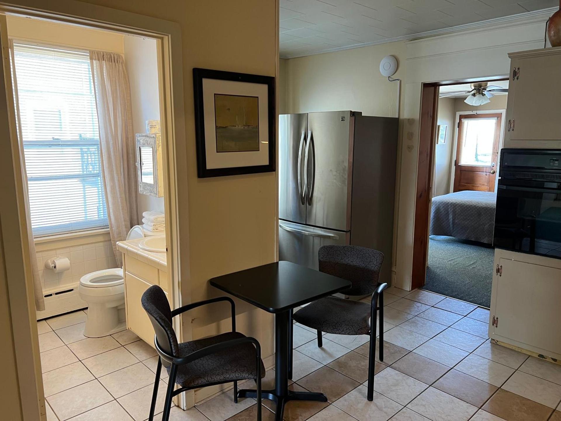 Simmons Motel and Suites photo 8