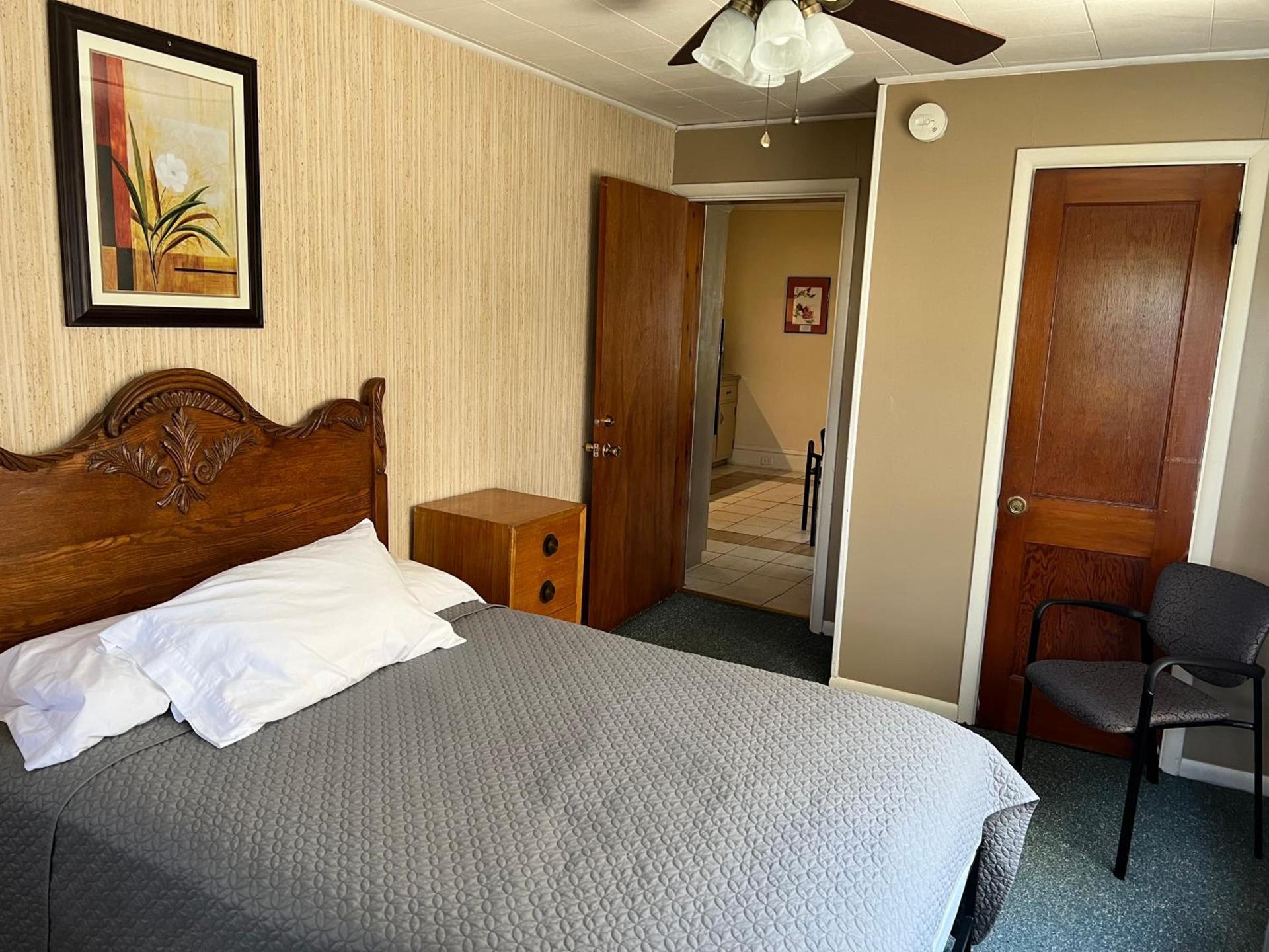 Simmons Motel and Suites photo 7