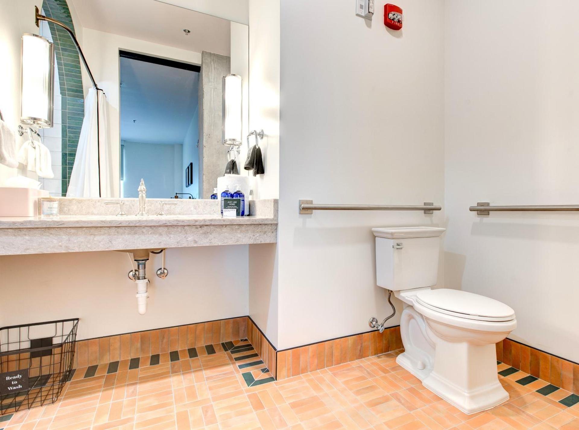 Elwood Hotel & Suites photo 32