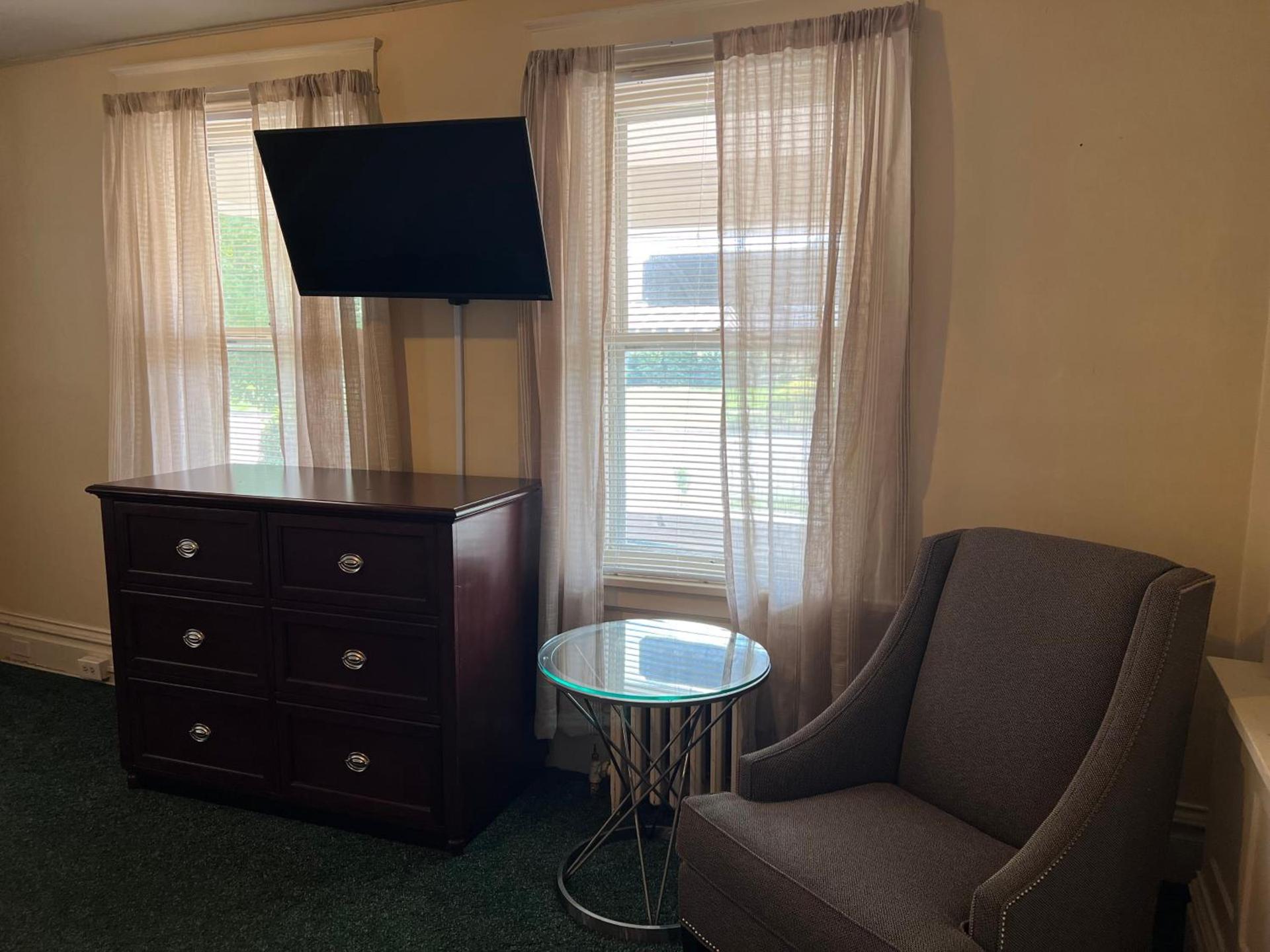 Simmons Motel and Suites photo 2
