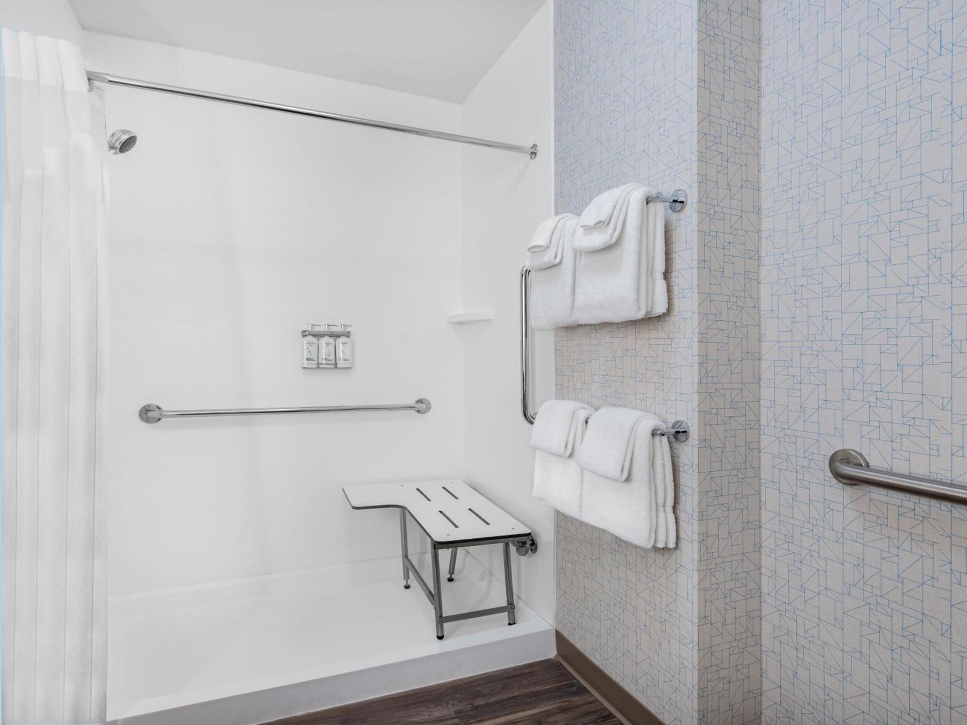 Holiday Inn Express & Suites - Ruskin by IHG photo 22