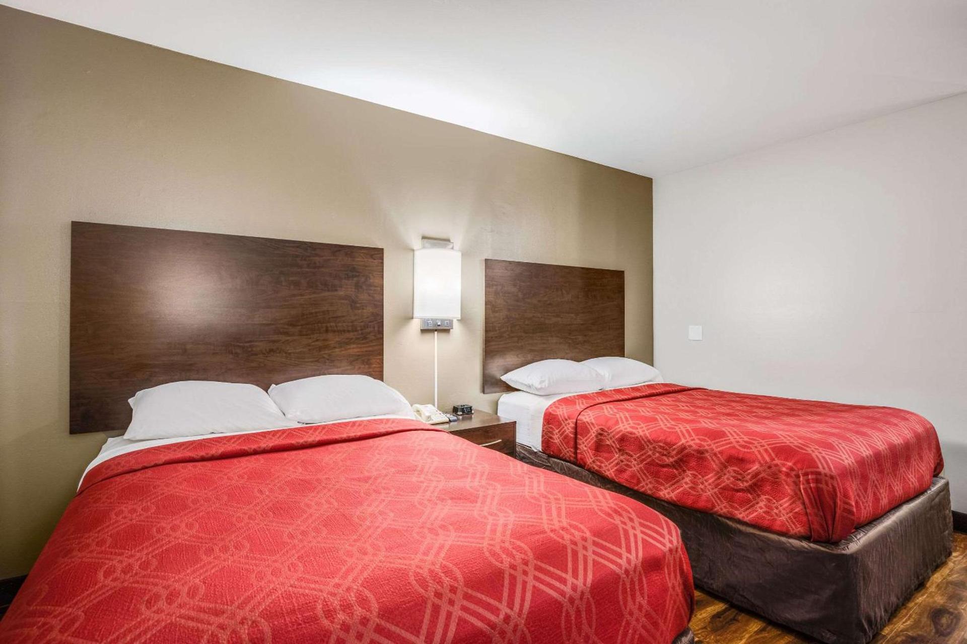 Econo Lodge Milwaukee Airport photo 4