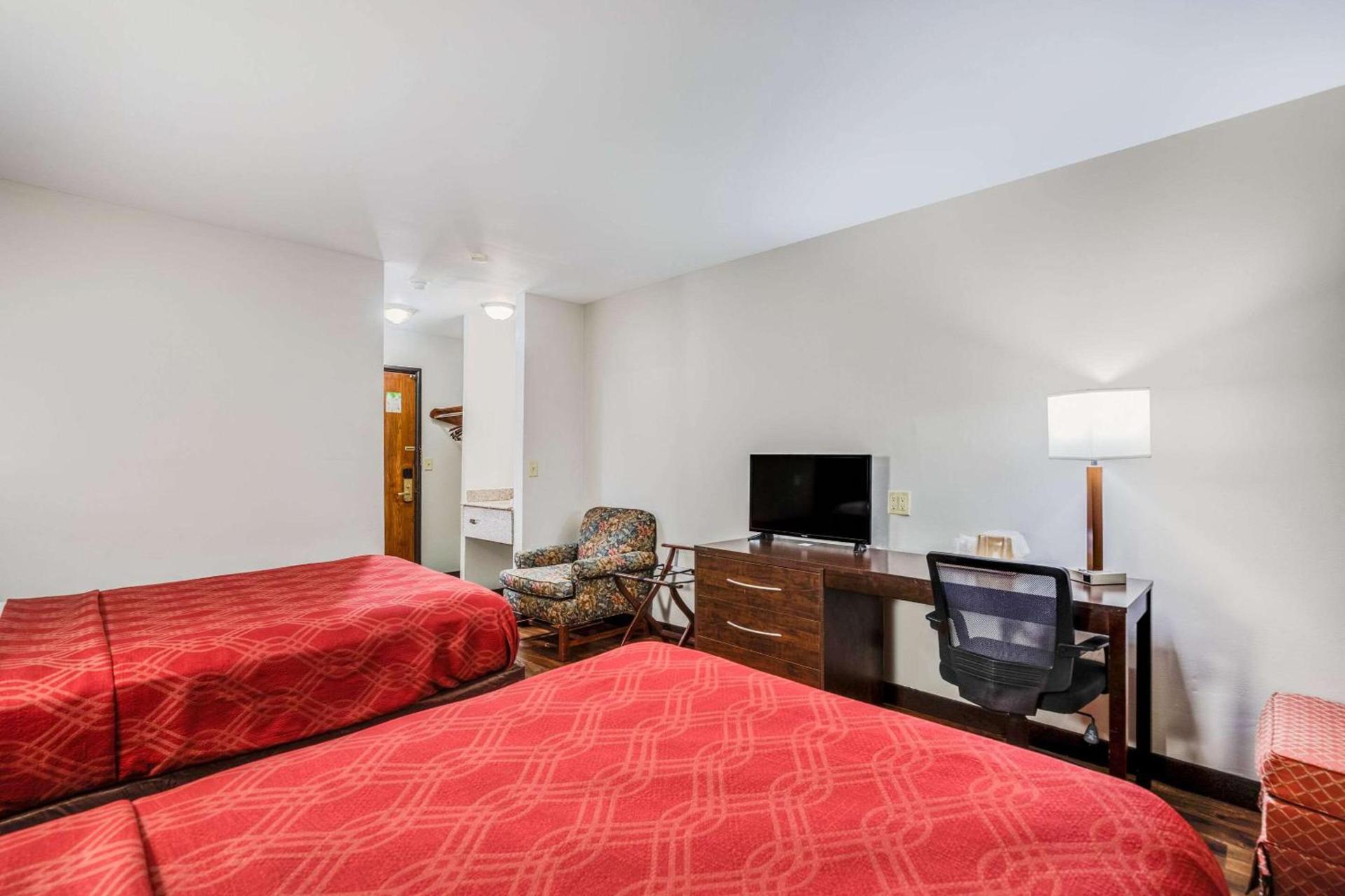 Econo Lodge Milwaukee Airport photo 5