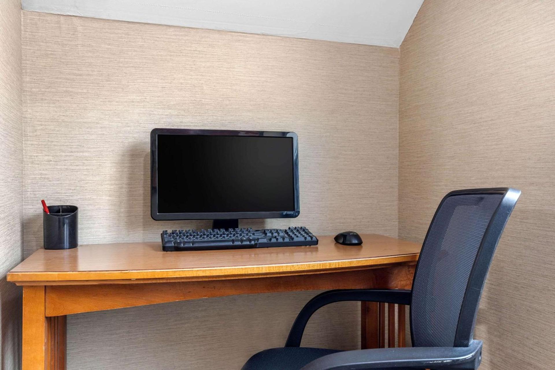 Econo Lodge Milwaukee Airport photo 10