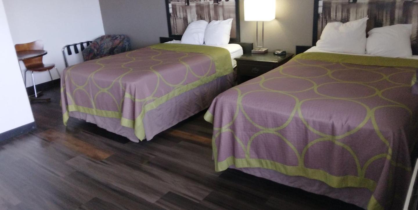 Super 8 by Wyndham Millbury/Toledo photo 35