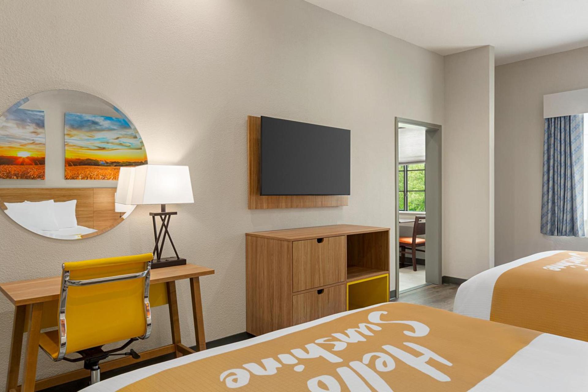 Days Inn & Suites by Wyndham Tomball Houston NW photo 42