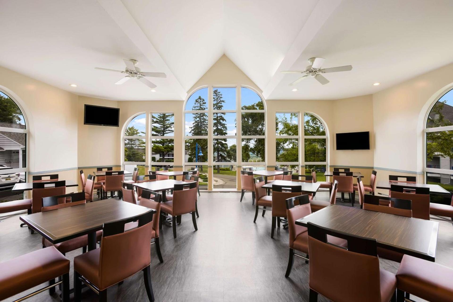 Best Western Harbour Pointe Lakefront photo 32