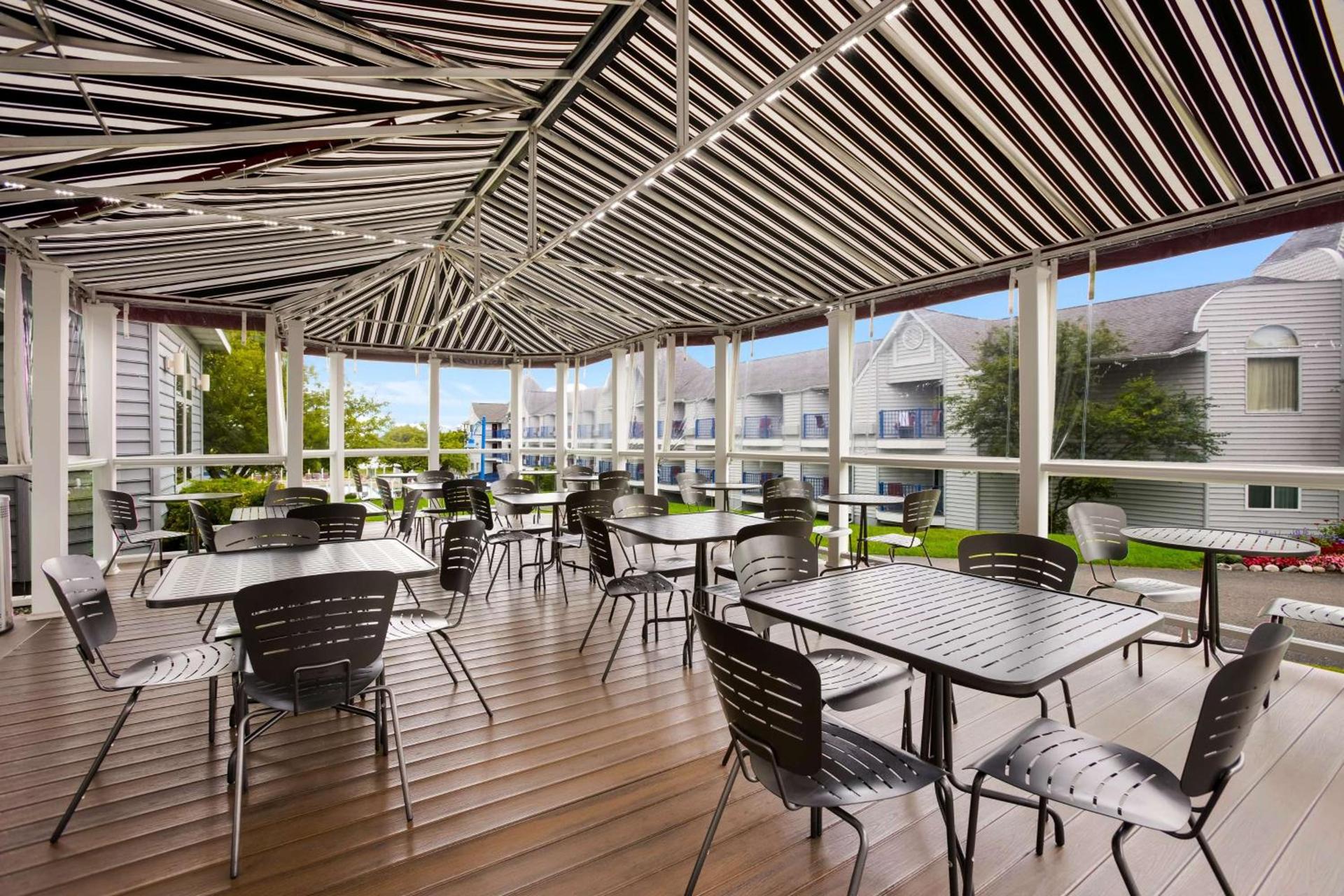 Best Western Harbour Pointe Lakefront photo 35