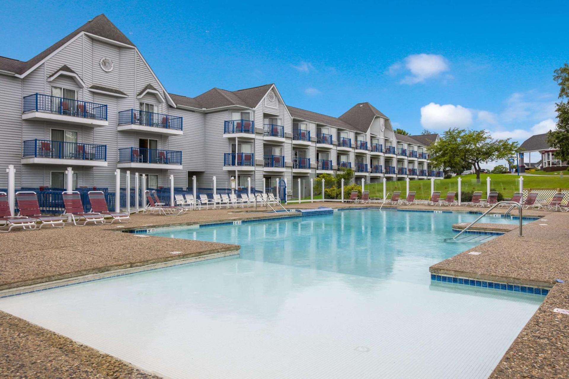 Best Western Harbour Pointe Lakefront photo 36