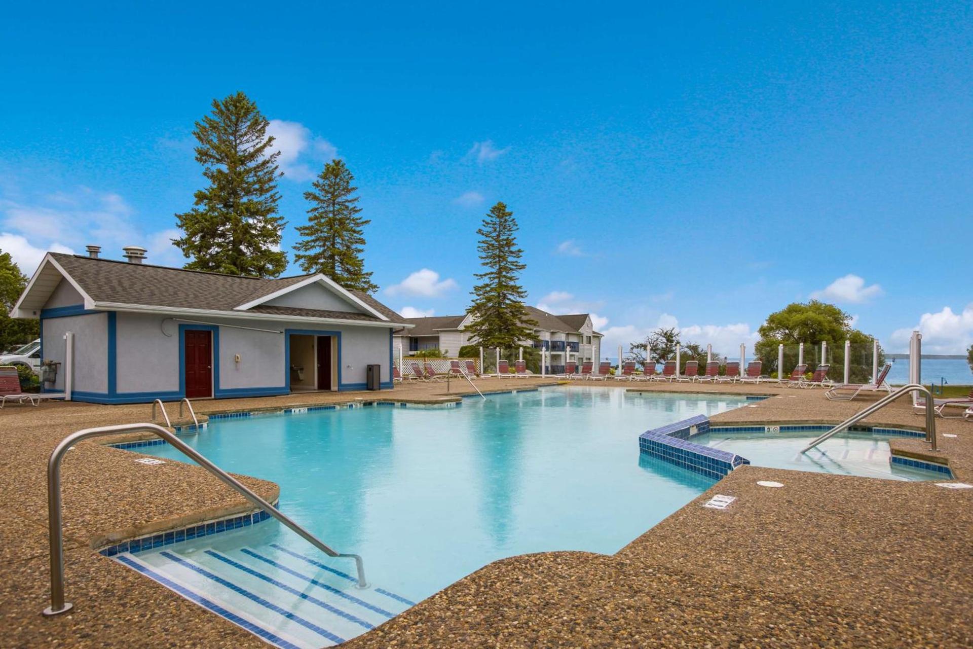 Best Western Harbour Pointe Lakefront photo 37