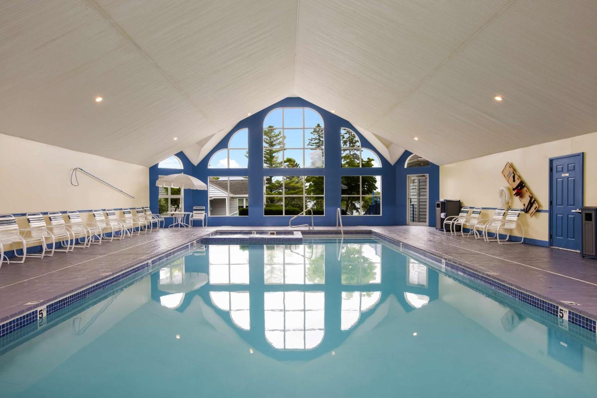 Best Western Harbour Pointe Lakefront photo 38